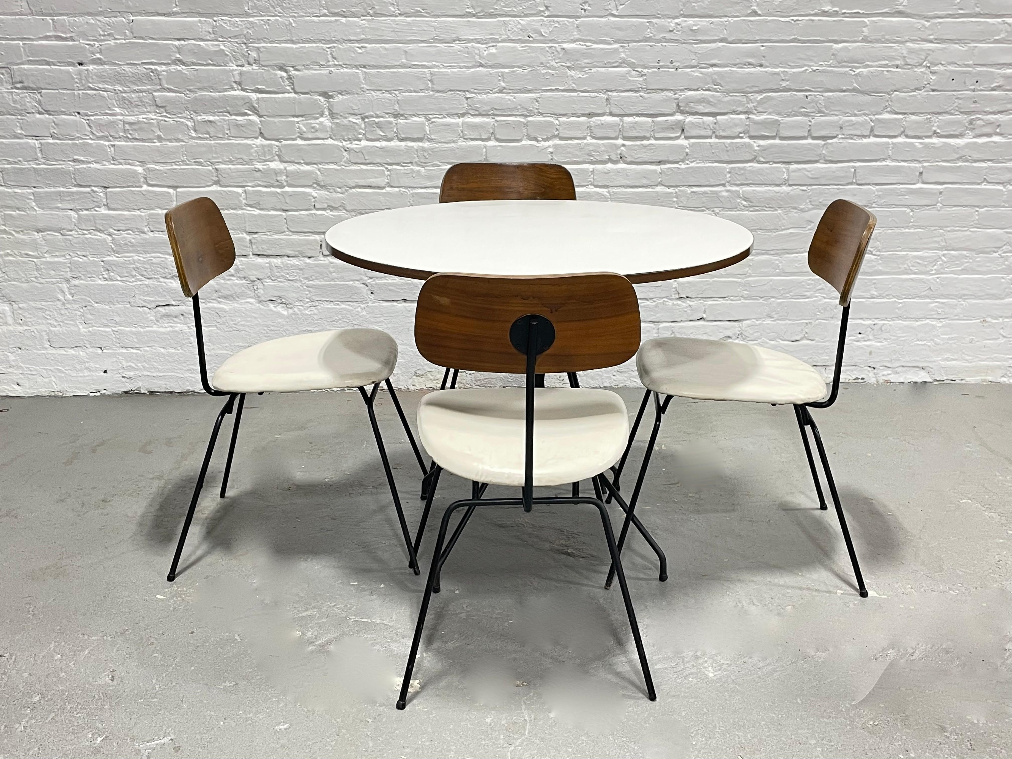 Mid-Century Modern Dining Set Styled After Clifford Pascoe, C. 1960s In Good Condition For Sale In Weehawken, NJ
