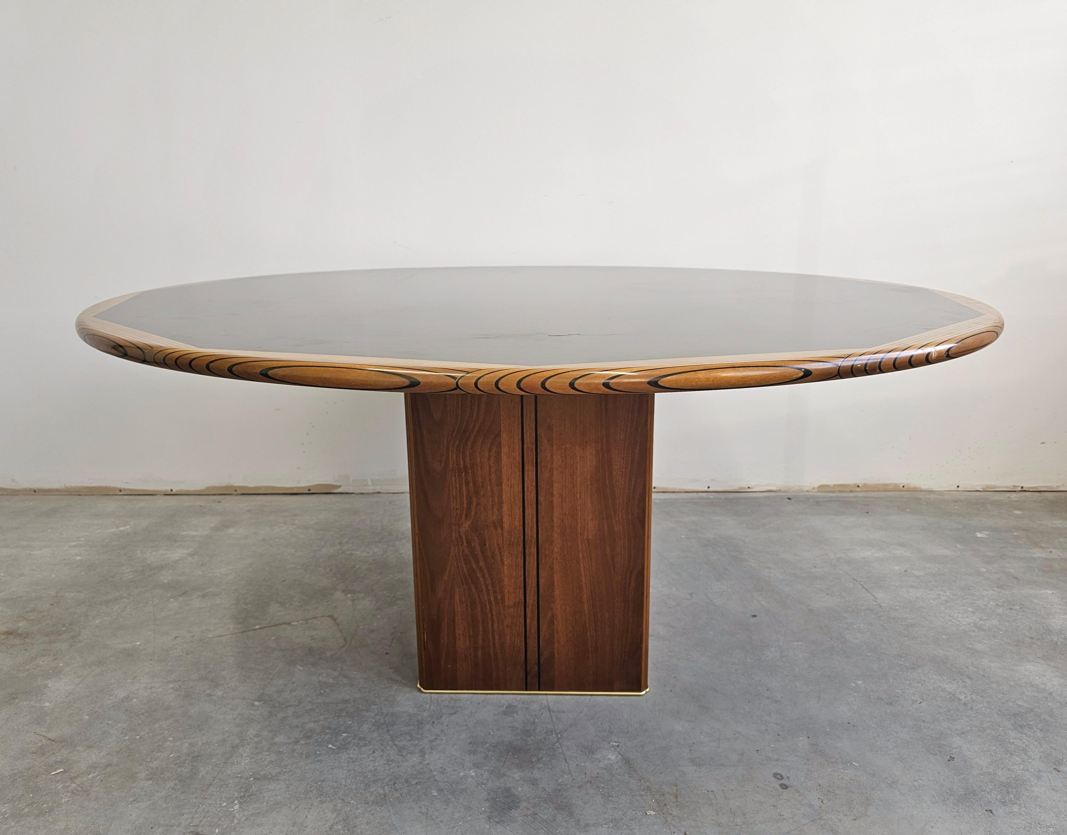 In questo annuncio troverai una rarissima e assolutamente spettacolare sala da pranzo Mid Century Modern 