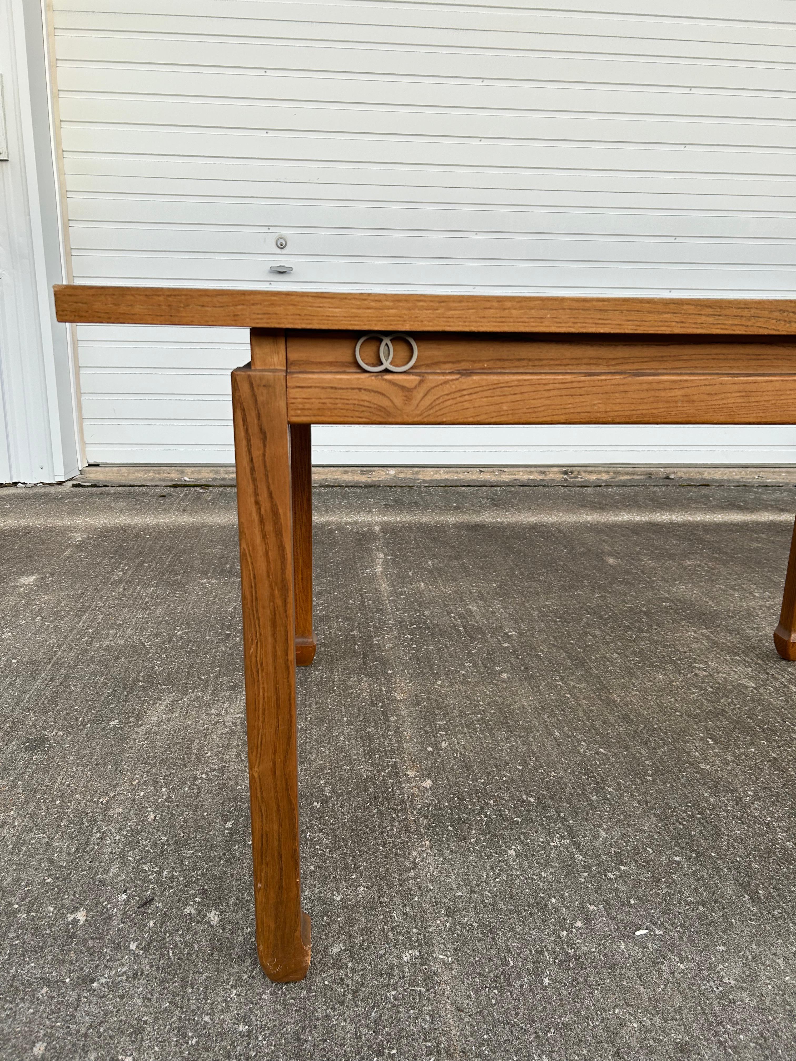 Mid Century Modern Dining table American of Martinsville For Sale 5