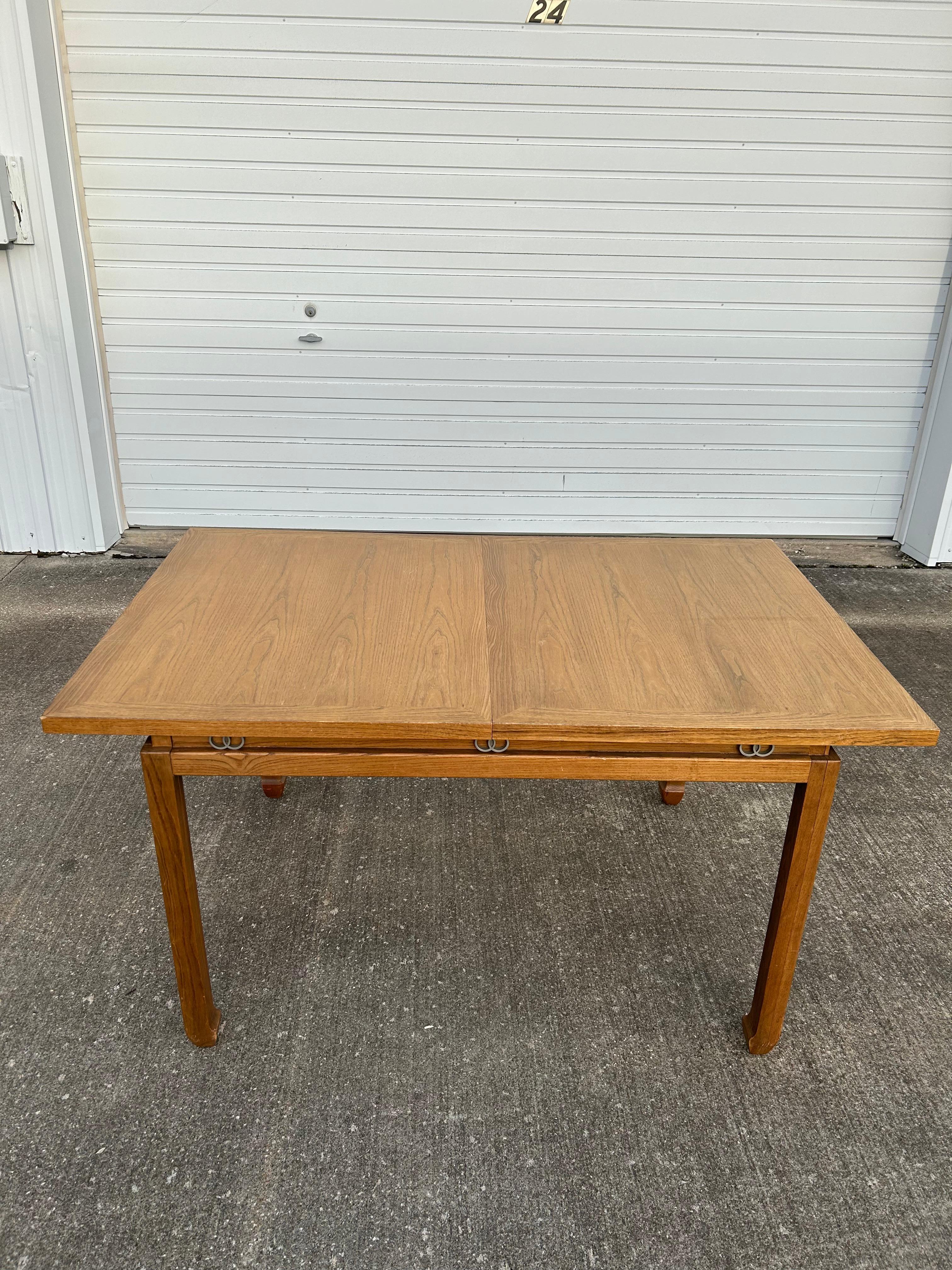Mid-century modern American of Martinsville dining table. This table would fit 4-6 people, it does not come with an extension table. The table has some uniqueness with metal trim and a beautiful top. This table does need some work. It does need