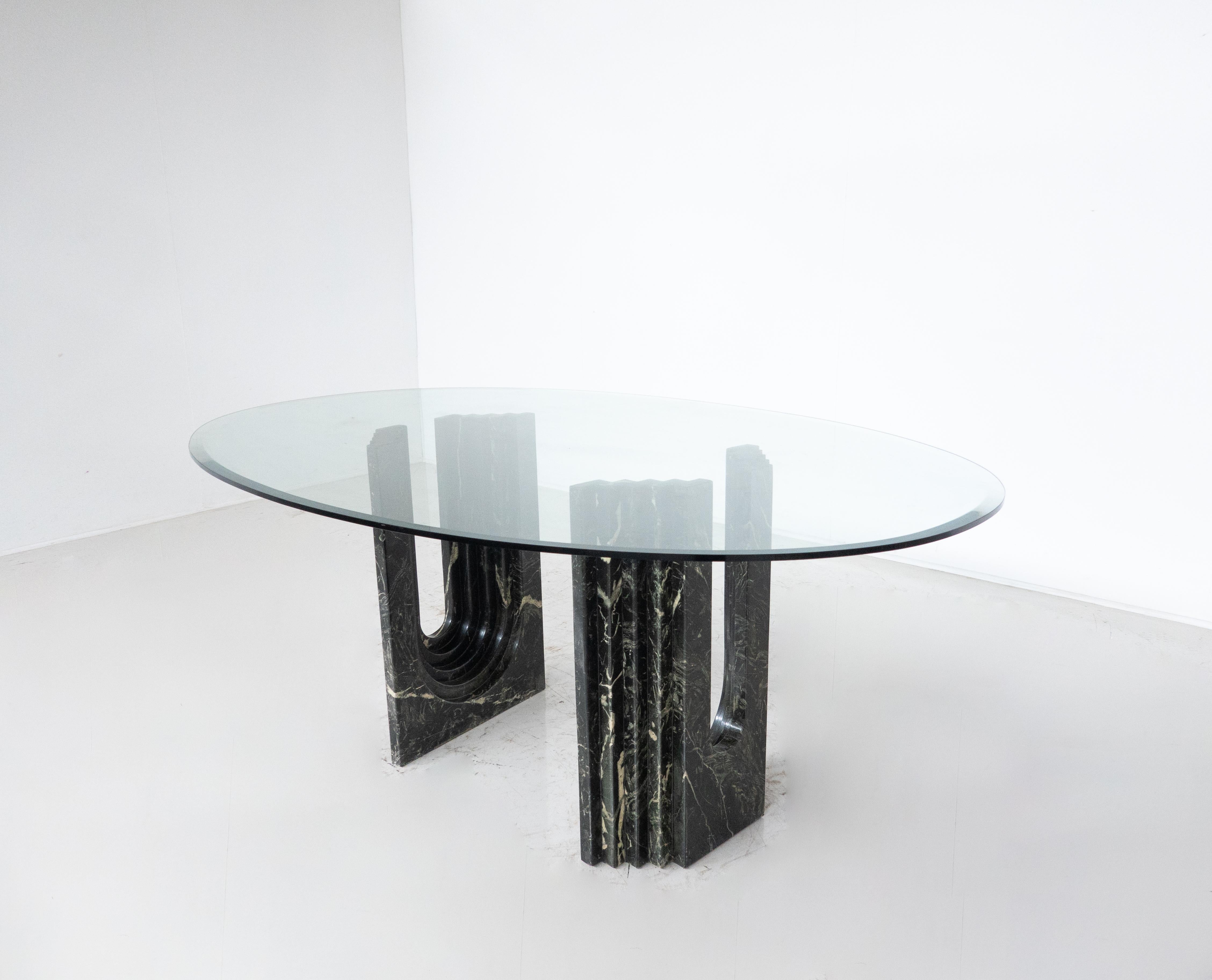 Table de salle à manger moderne du milieu du siècle dernier par Carlo Scarpa, marbre et verre, Italie, années 1960 Bon état - En vente à Brussels, BE