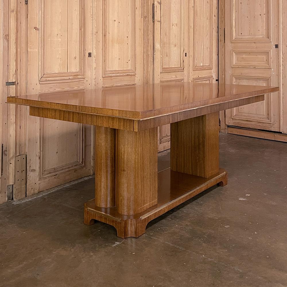 Ottone Tavolo da pranzo moderno di metà secolo di De Coene in vendita