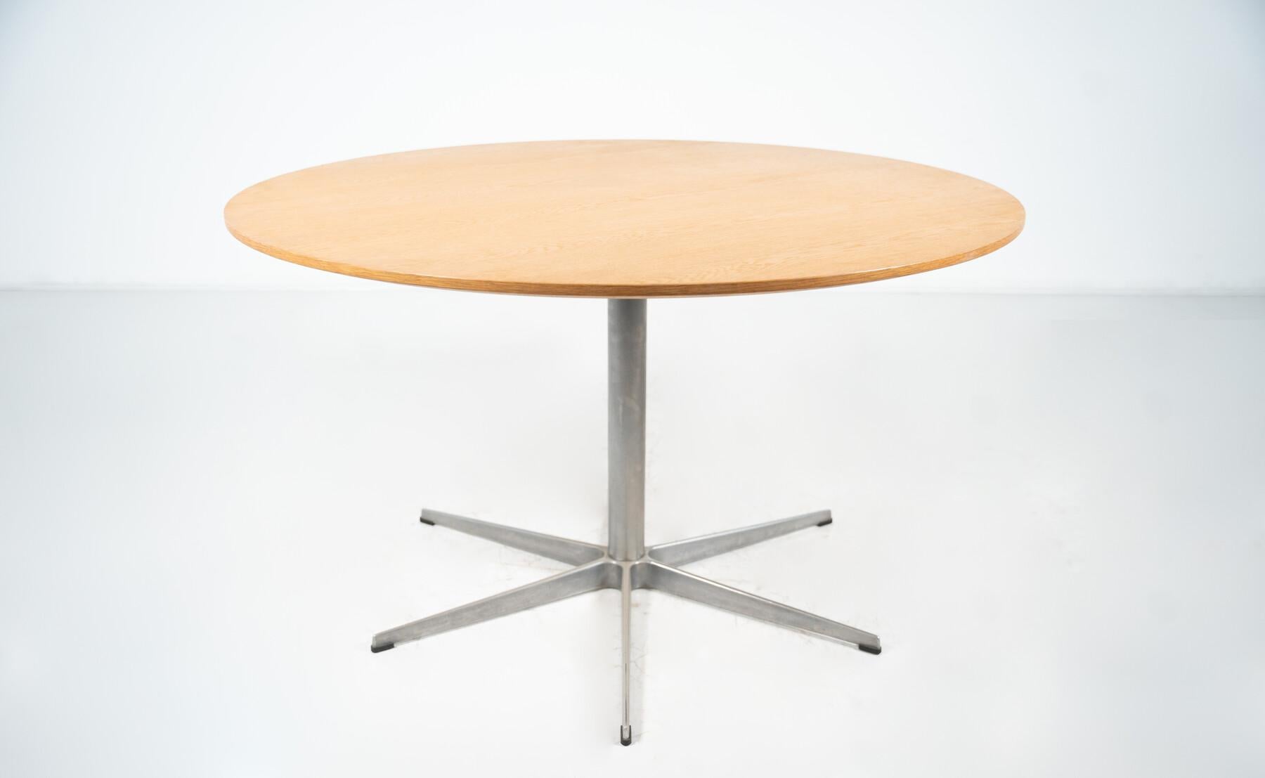 Moderner Esstisch aus der Mitte des Jahrhunderts von Fritz Hansen, Dänemark (Holz) im Angebot