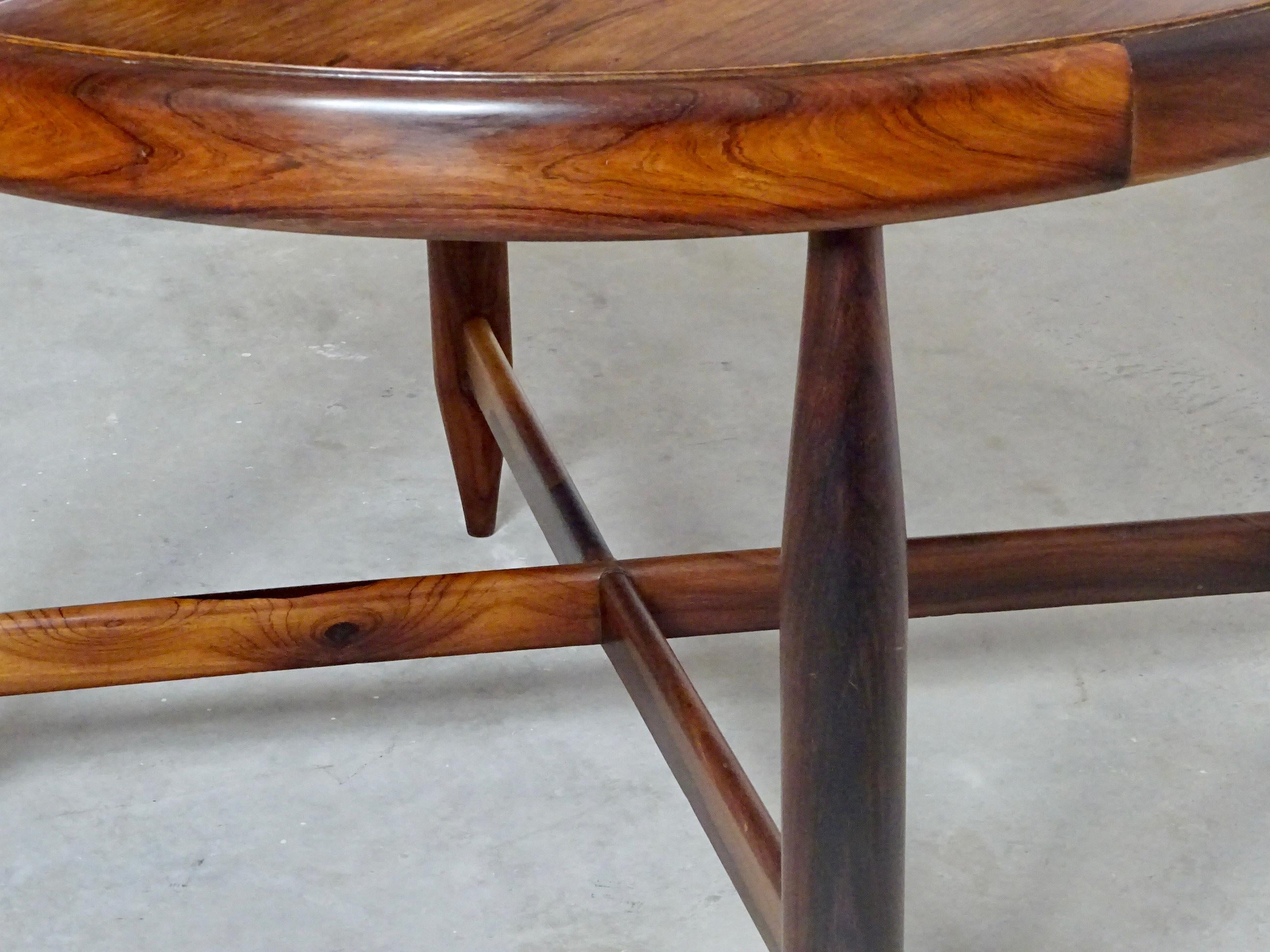 Bois de feuillus Table de salle à manger moderne de style Mid-Century de Jorge Jabour Mauad. Brésil, années 1960. en vente