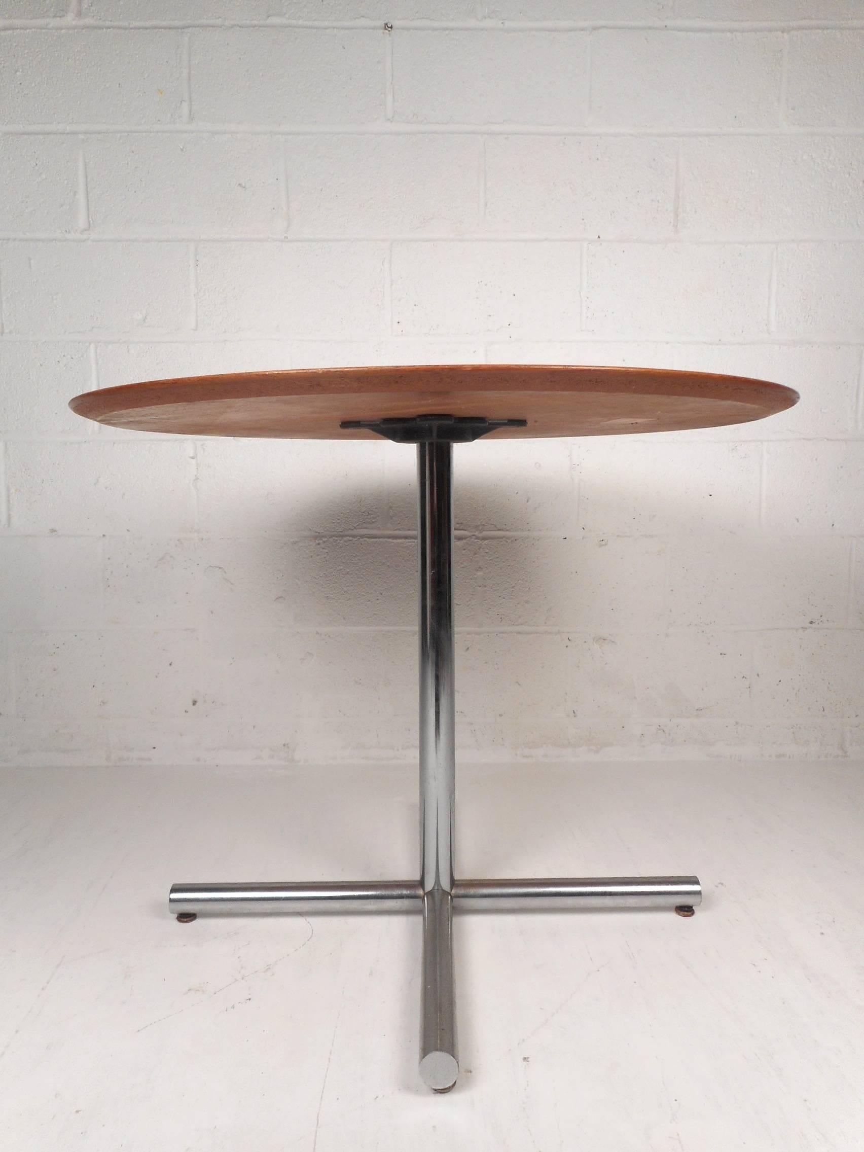 American Mid-Century Modern Dining Table by Knoll International