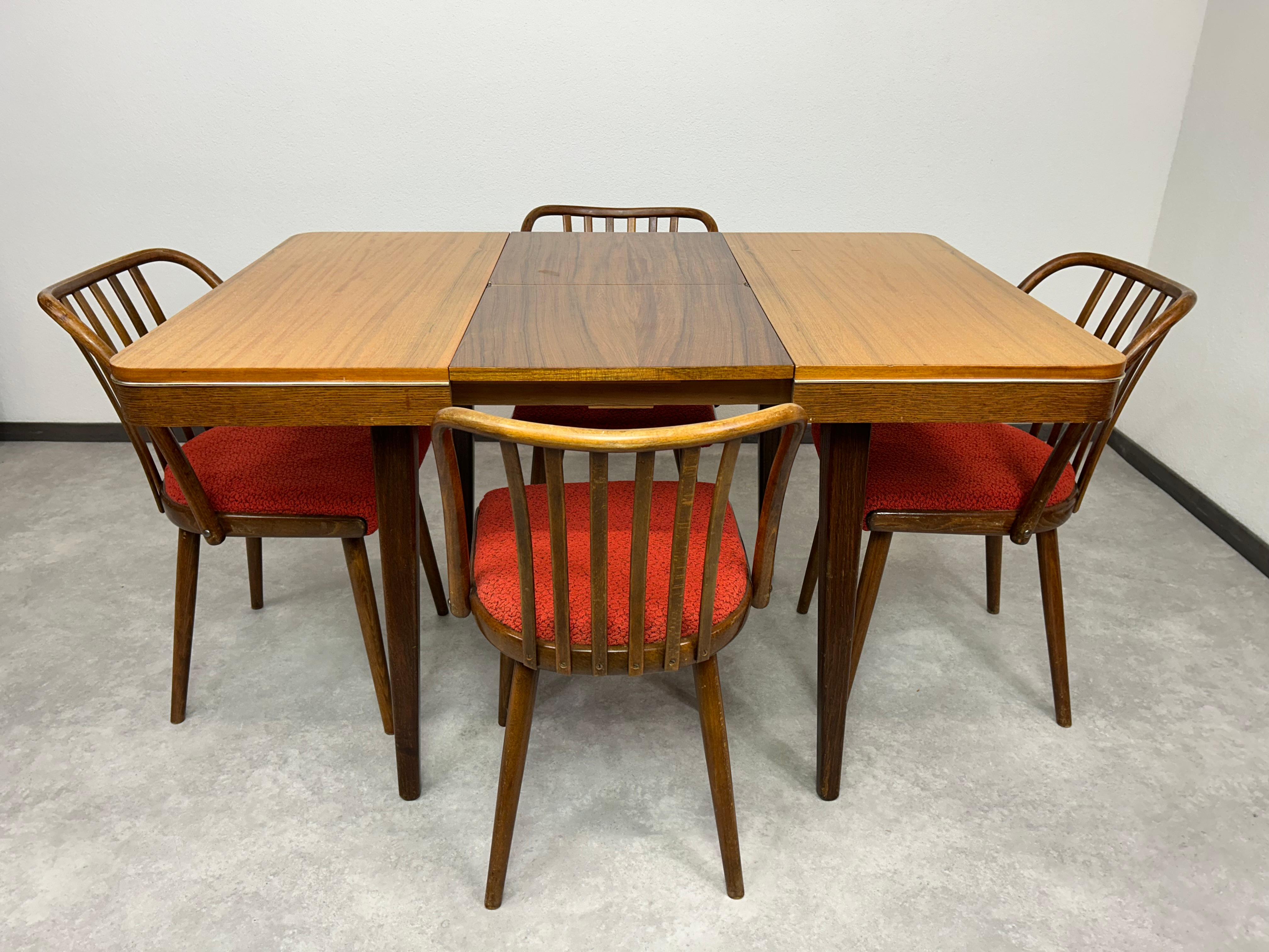 Mid-century modern dining table by Nepožitek &  Landsman for Jitona For Sale 4