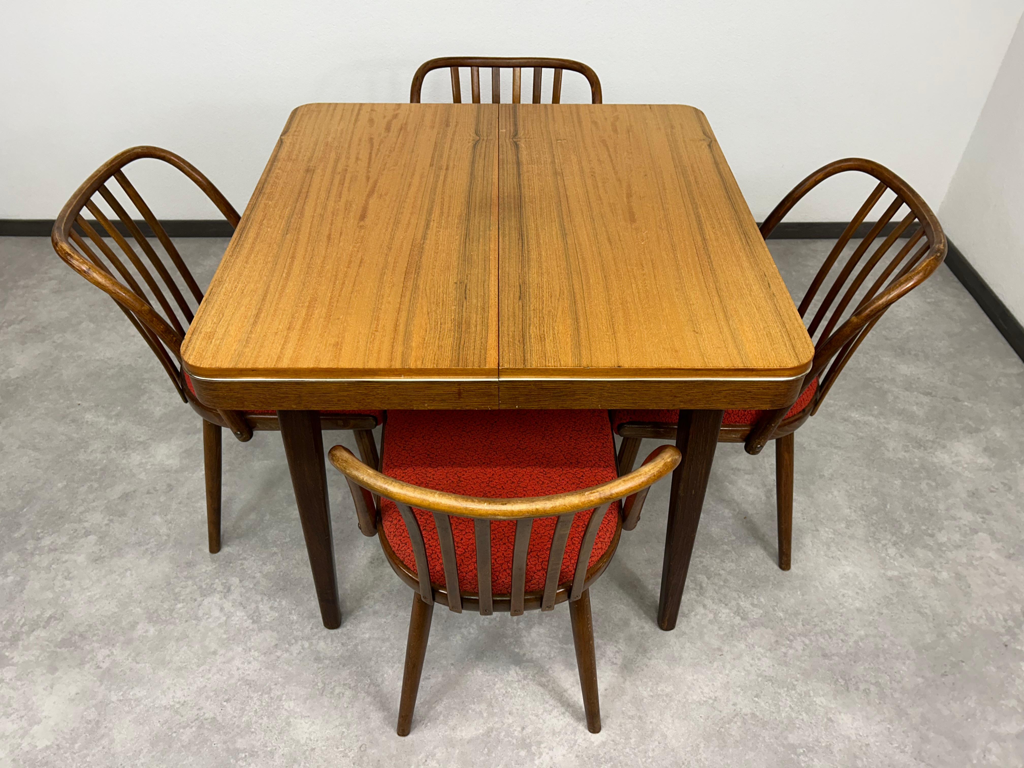 Mid-century modern dining table by Nepožitek &  Landsman for Jitona For Sale 5