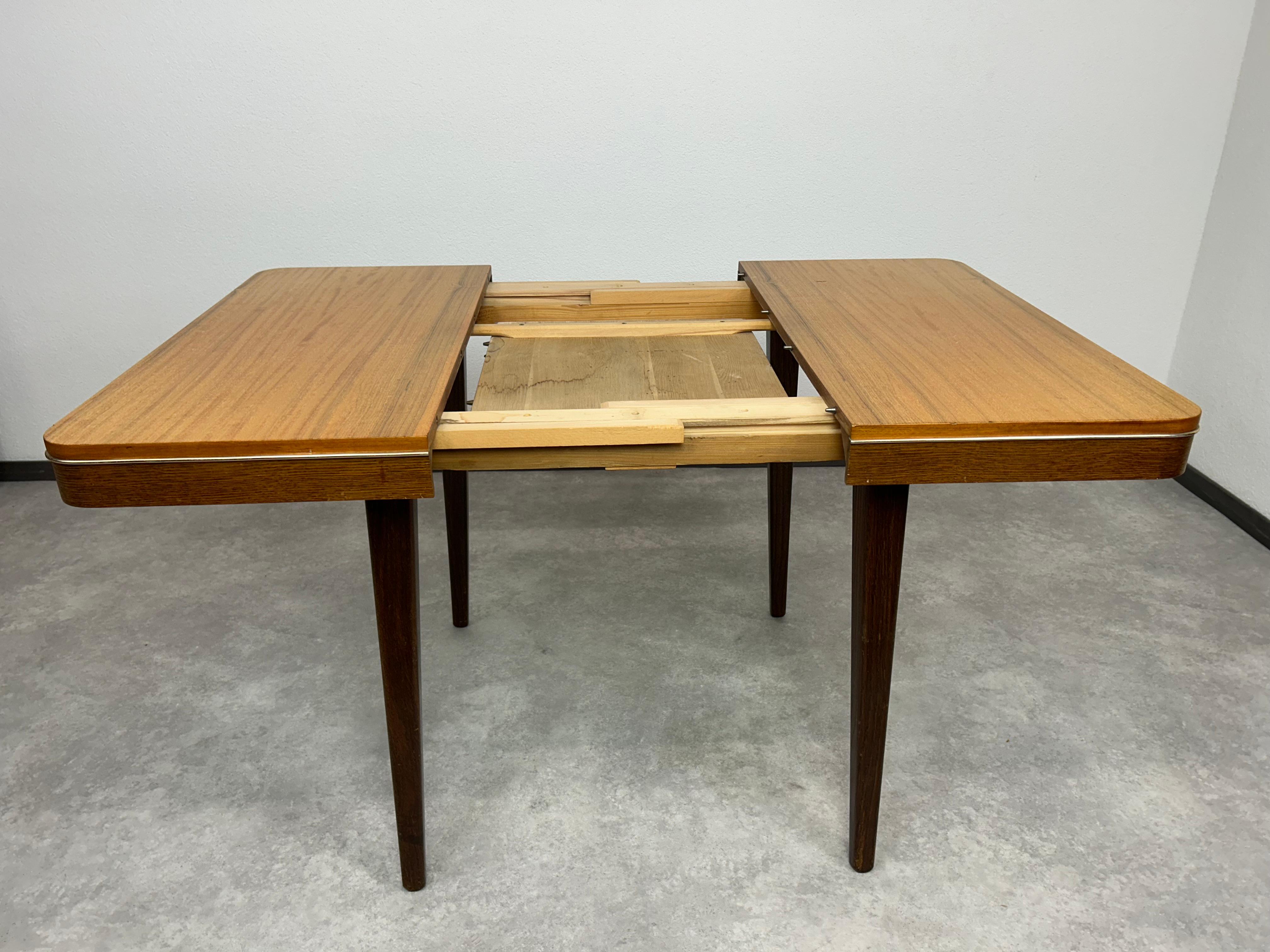 Wood Mid-century modern dining table by Nepožitek &  Landsman for Jitona For Sale
