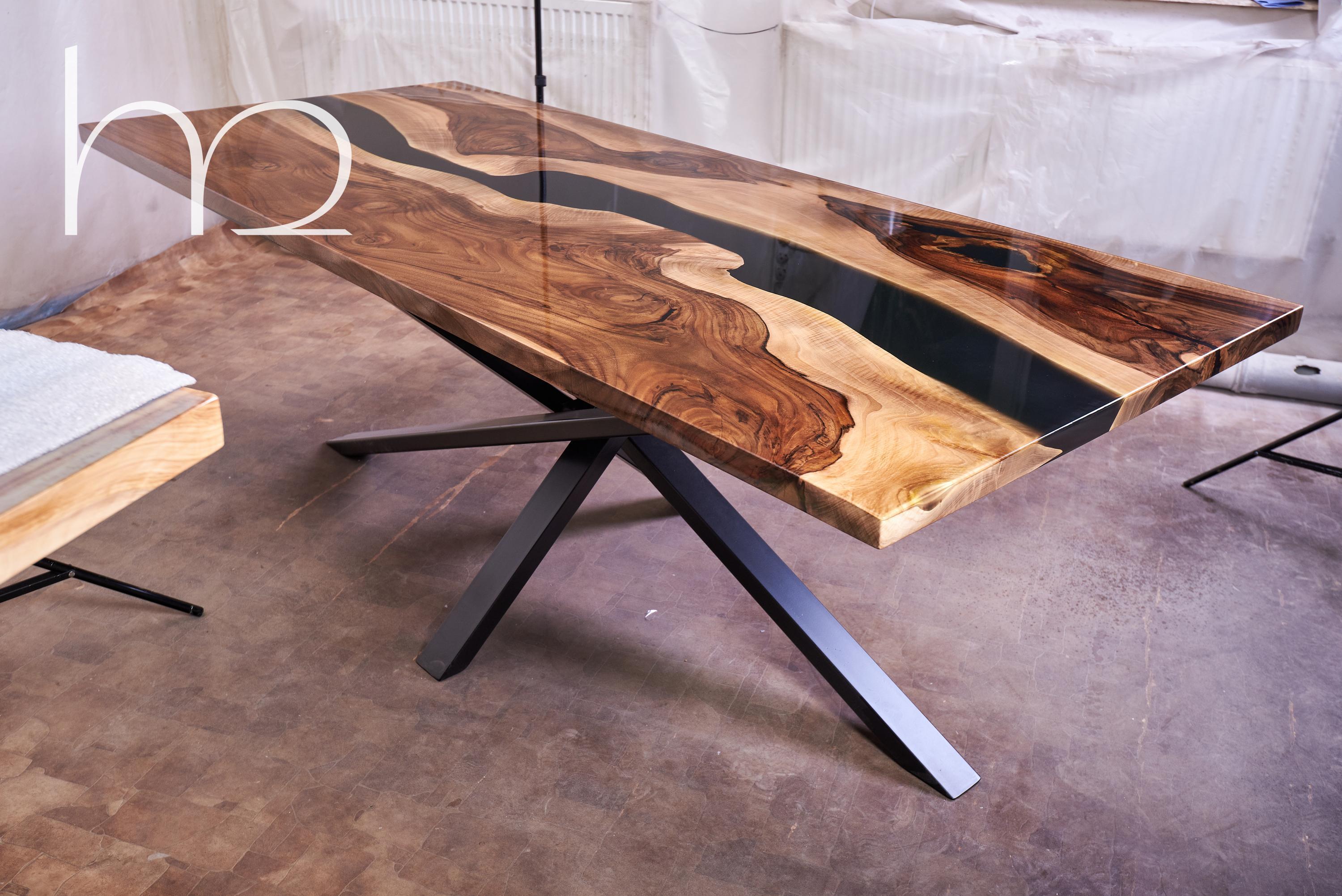 Danois Table de salle à manger moderne du milieu du siècle Contemporary Epoxy Resin Luxury Walnut Tables  en vente