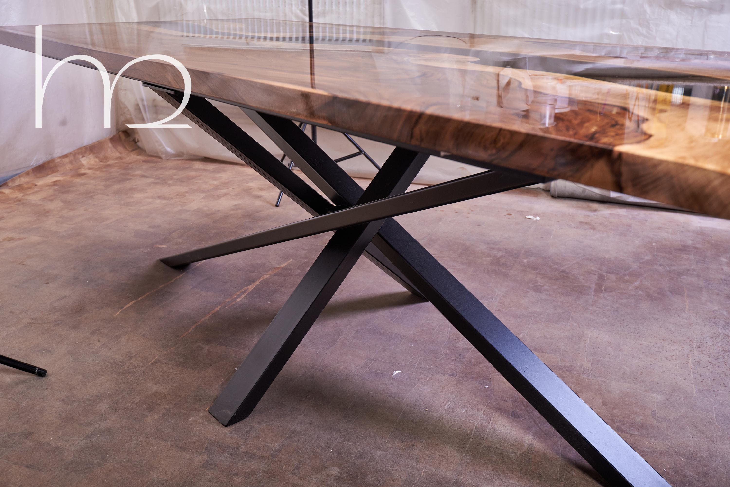 Travail du bois Table de salle à manger moderne du milieu du siècle Contemporary Epoxy Resin Luxury Walnut Tables  en vente