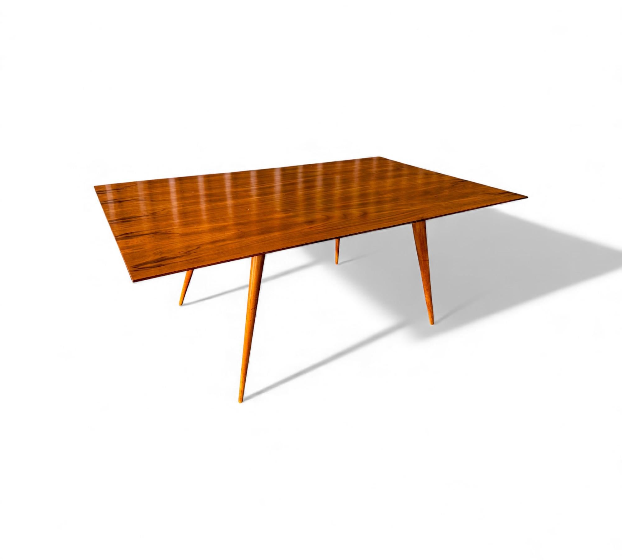 Table de salle à manger moderne du milieu du siècle en Caviuna, Ernesto Hauner pour Mobilinea, années 1950 Bon état - En vente à New York, NY