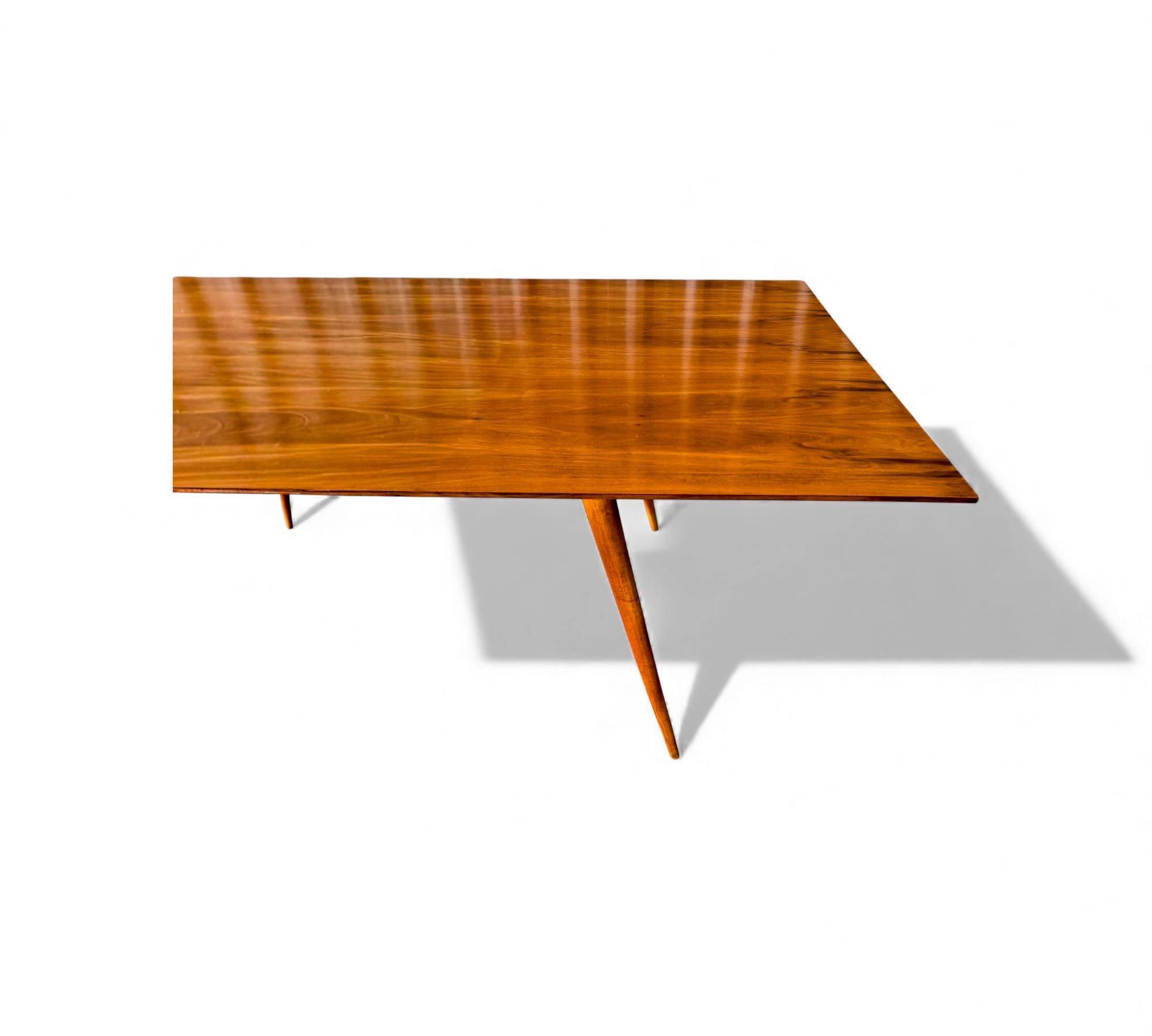 20ième siècle Table de salle à manger moderne du milieu du siècle en Caviuna, Ernesto Hauner pour Mobilinea, années 1950 en vente