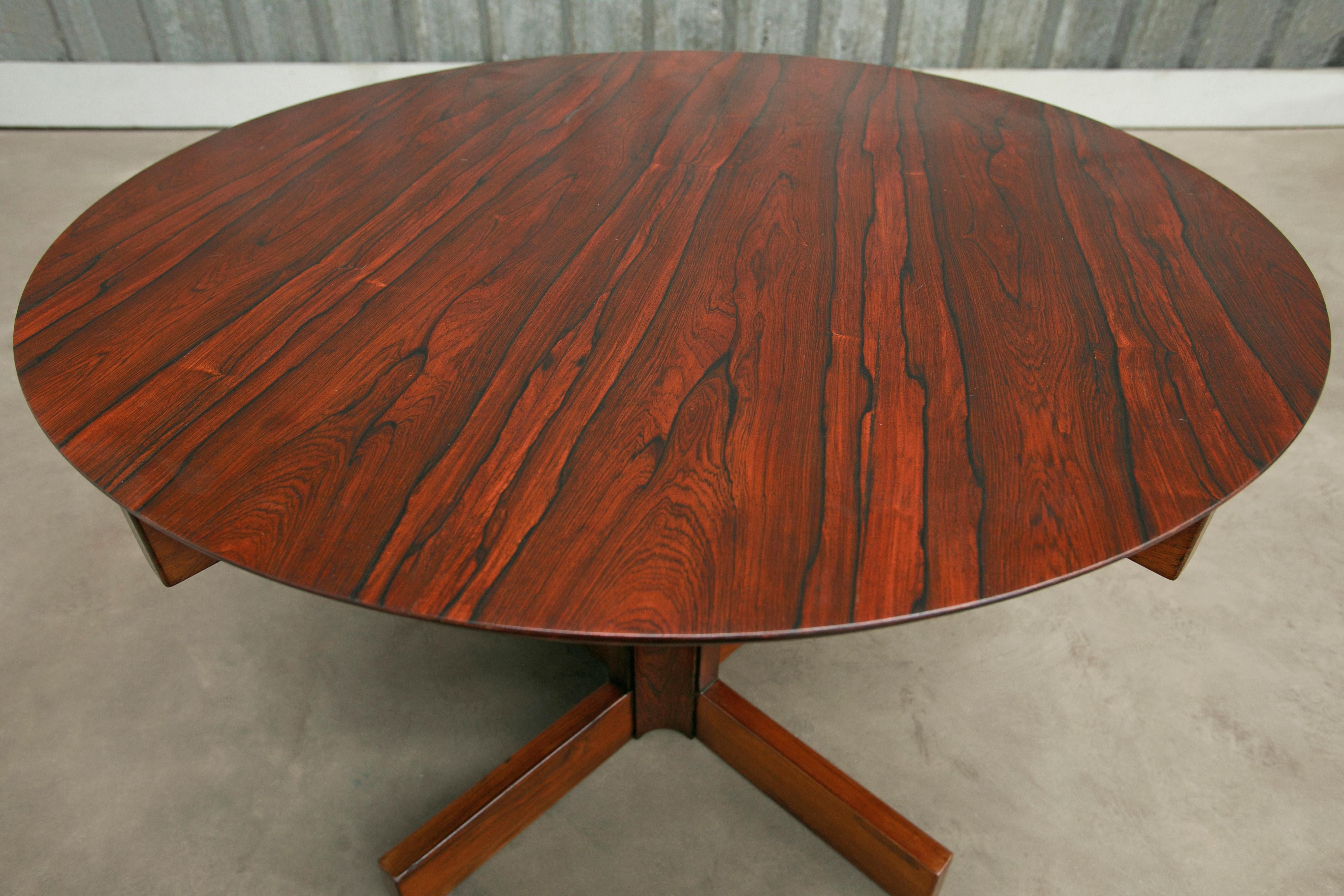Brazilian Mid-Century Modern Dining Table in Hardwood by Sergio Rodrigues, 1960, Brazil For Sale