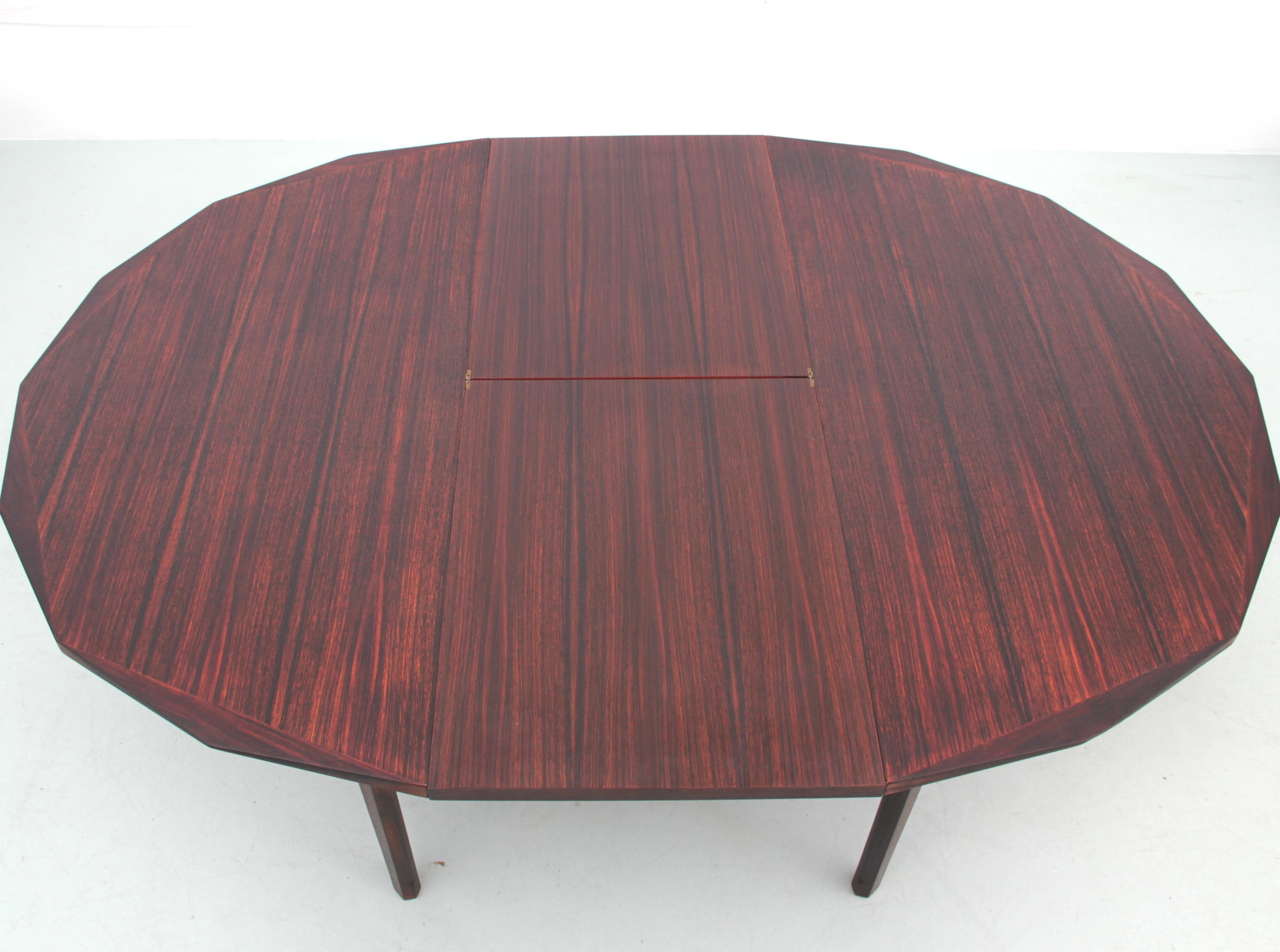 Scandinave moderne Table de salle à manger en bois de rose The Moderns en vente