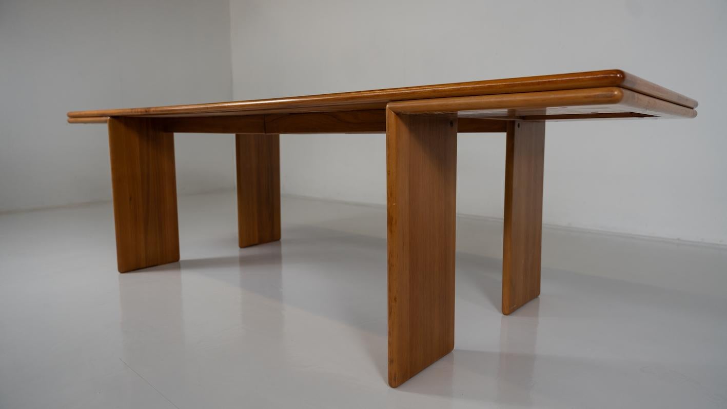 Moderner Esstisch aus der Jahrhundertmitte im Stil von Mario Marenco, Italien, 1980er Jahre im Angebot 1
