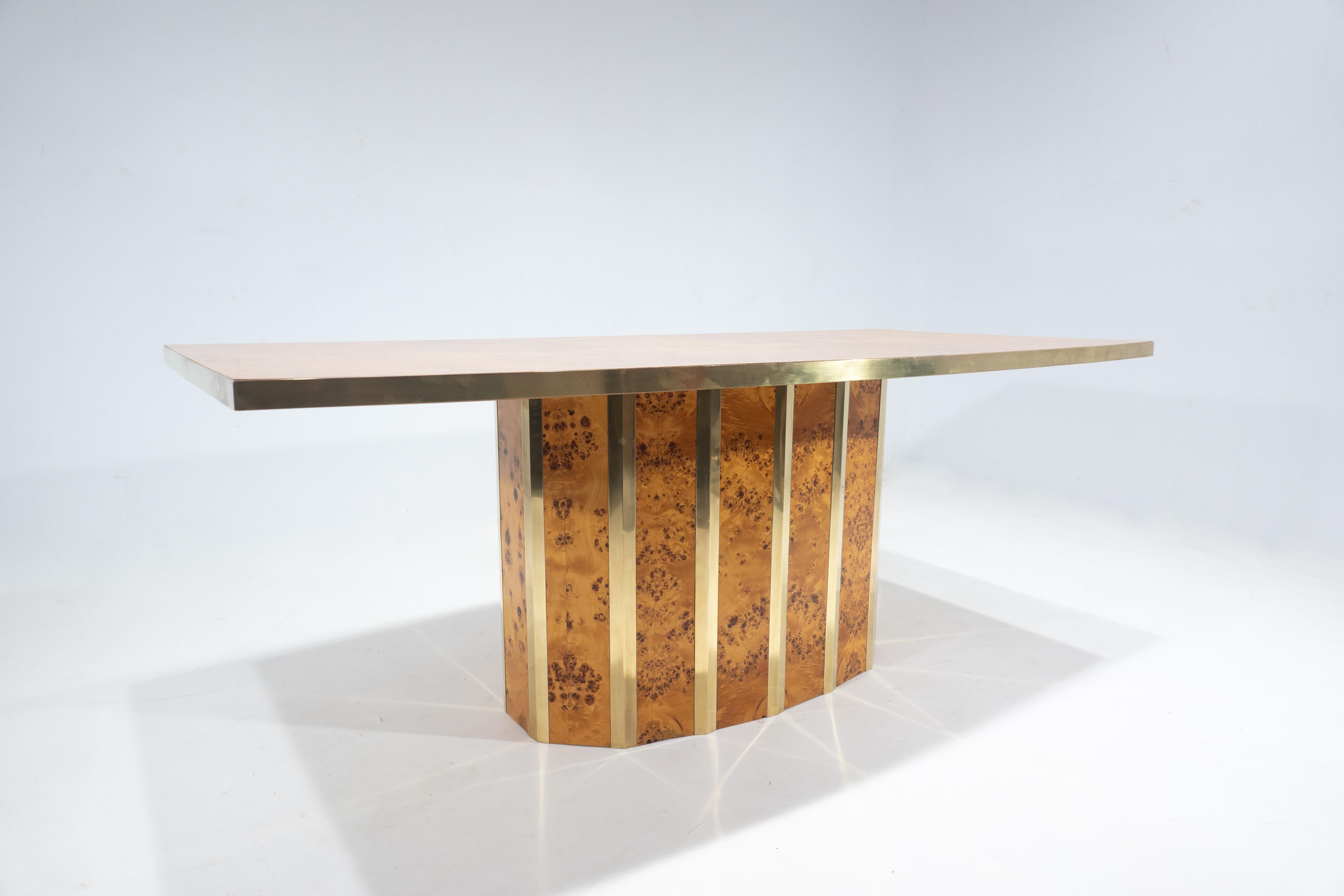 Mid-Century Modern Table de salle à manger moderne du milieu du siècle dernier dans le style de Willy Rizzo, ronce de frêne, Italie en vente