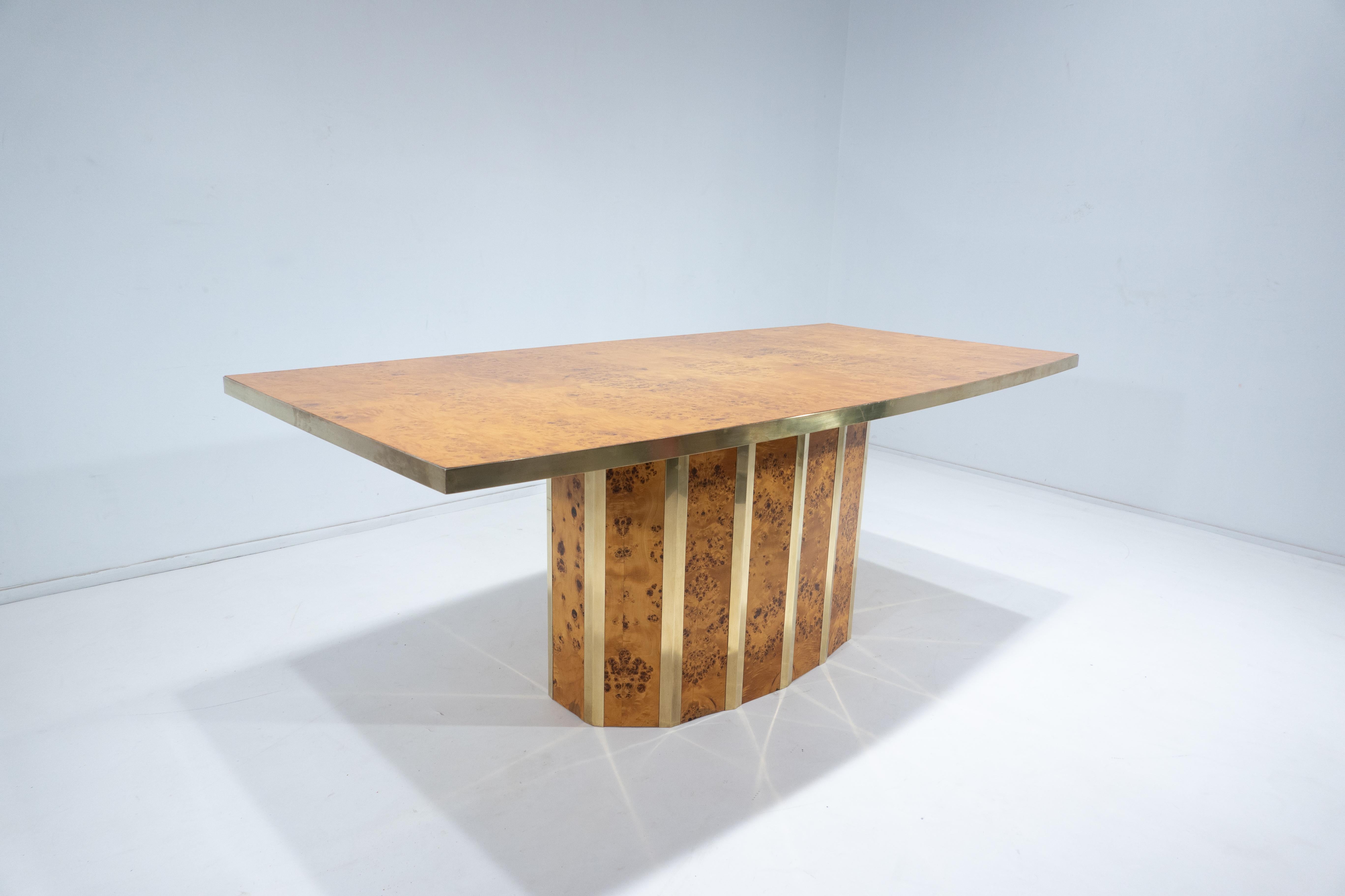 Broussin Table de salle à manger moderne du milieu du siècle dernier dans le style de Willy Rizzo, ronce de frêne, Italie en vente