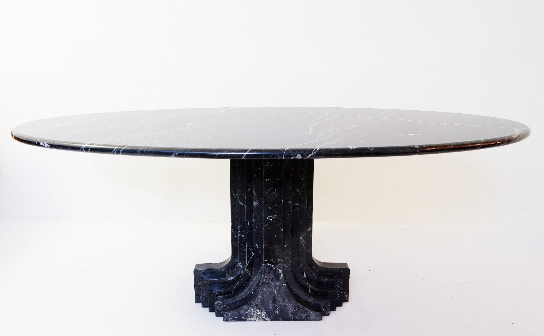 Mid-Century Modern Dining Table 'Samo' by Carlo Scarpa, Black Marble, Italy  1