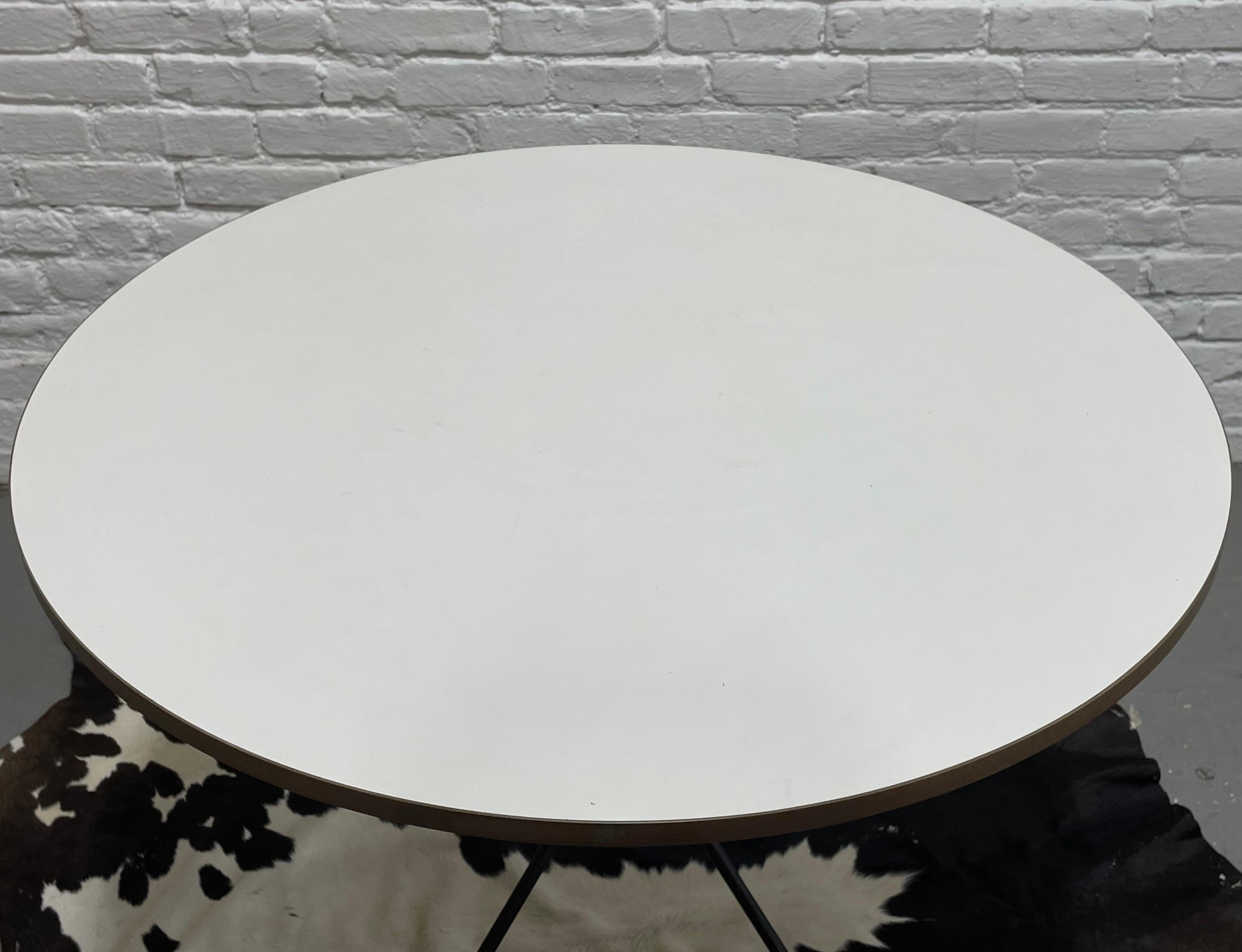 Mid Century Modern DINING TABLE styled after Clifford PASCOE, c. 1960's For Sale 1