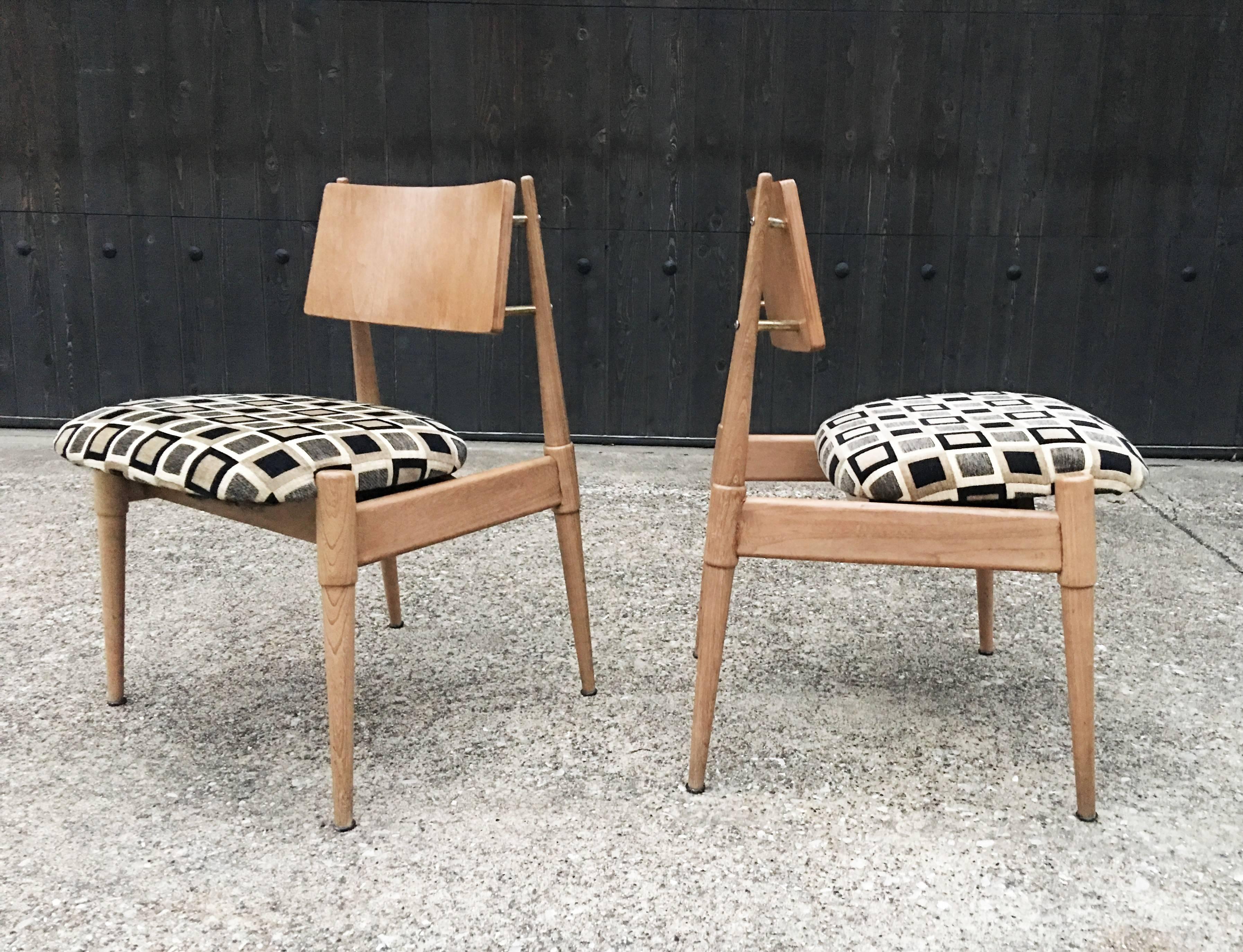 American Mid-Century Modern Dining Table with Six Chairs For Sale