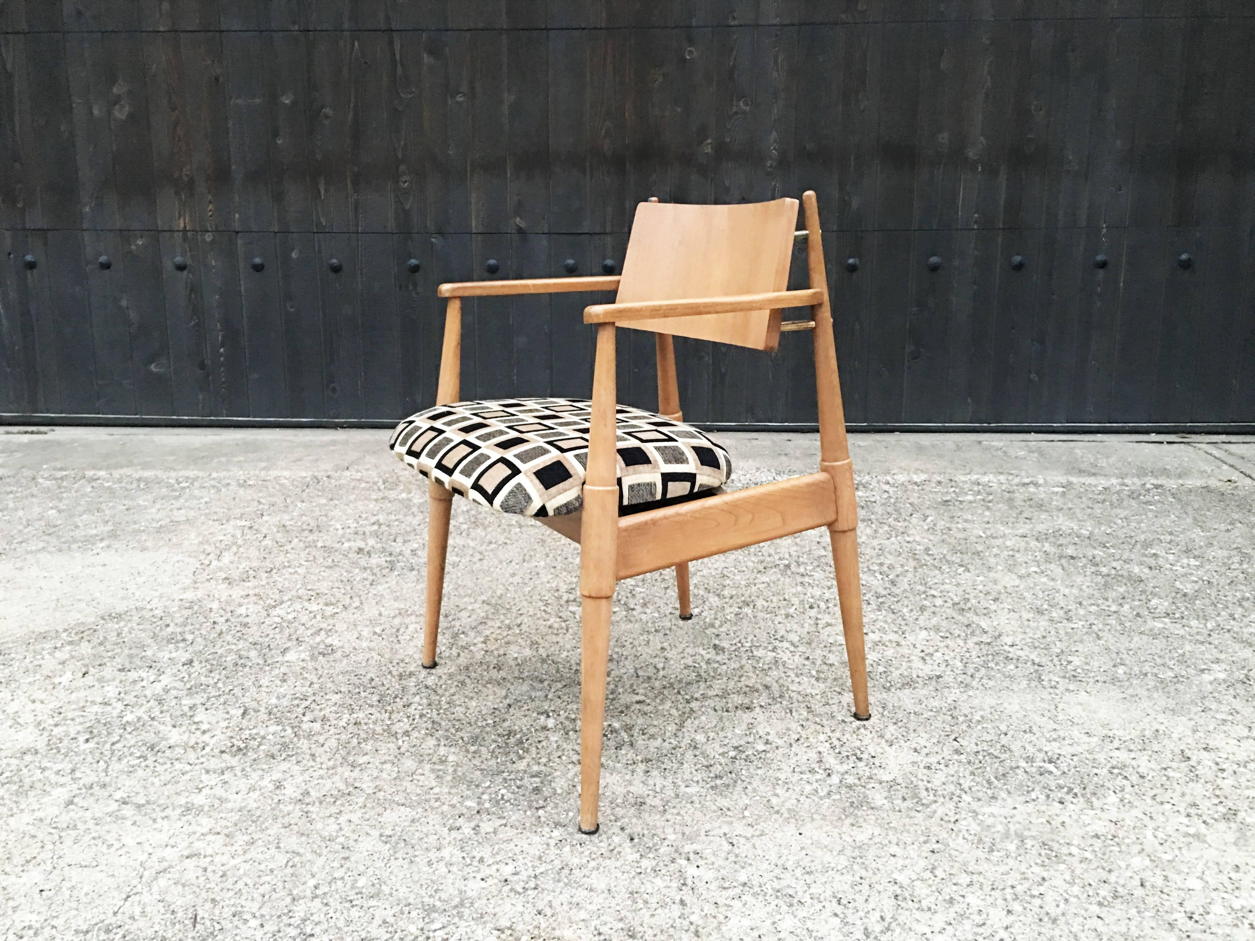 Mid-Century Modern Dining Table with Six Chairs For Sale 2