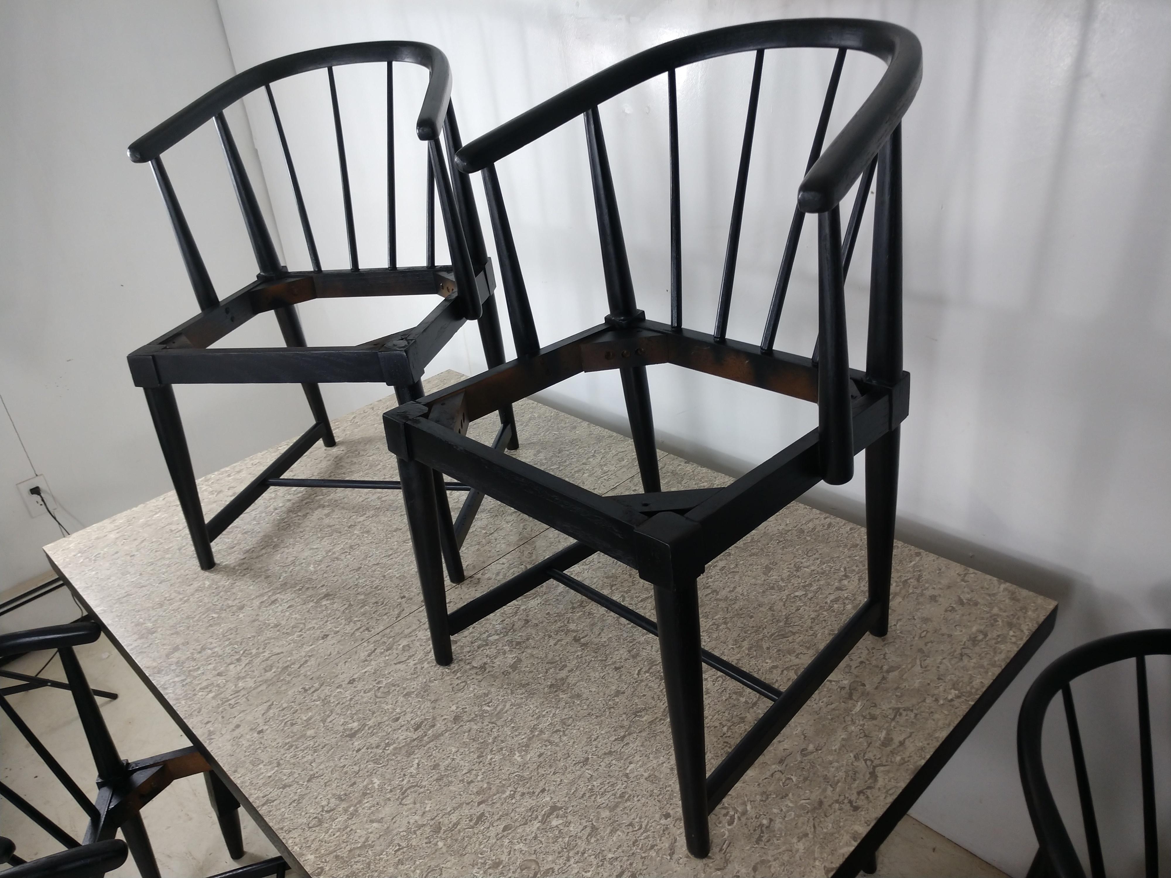 Table de salle à manger moderne du milieu du siècle avec 6 chaises à dossier baril et trois feuilles par Mengel en vente 2