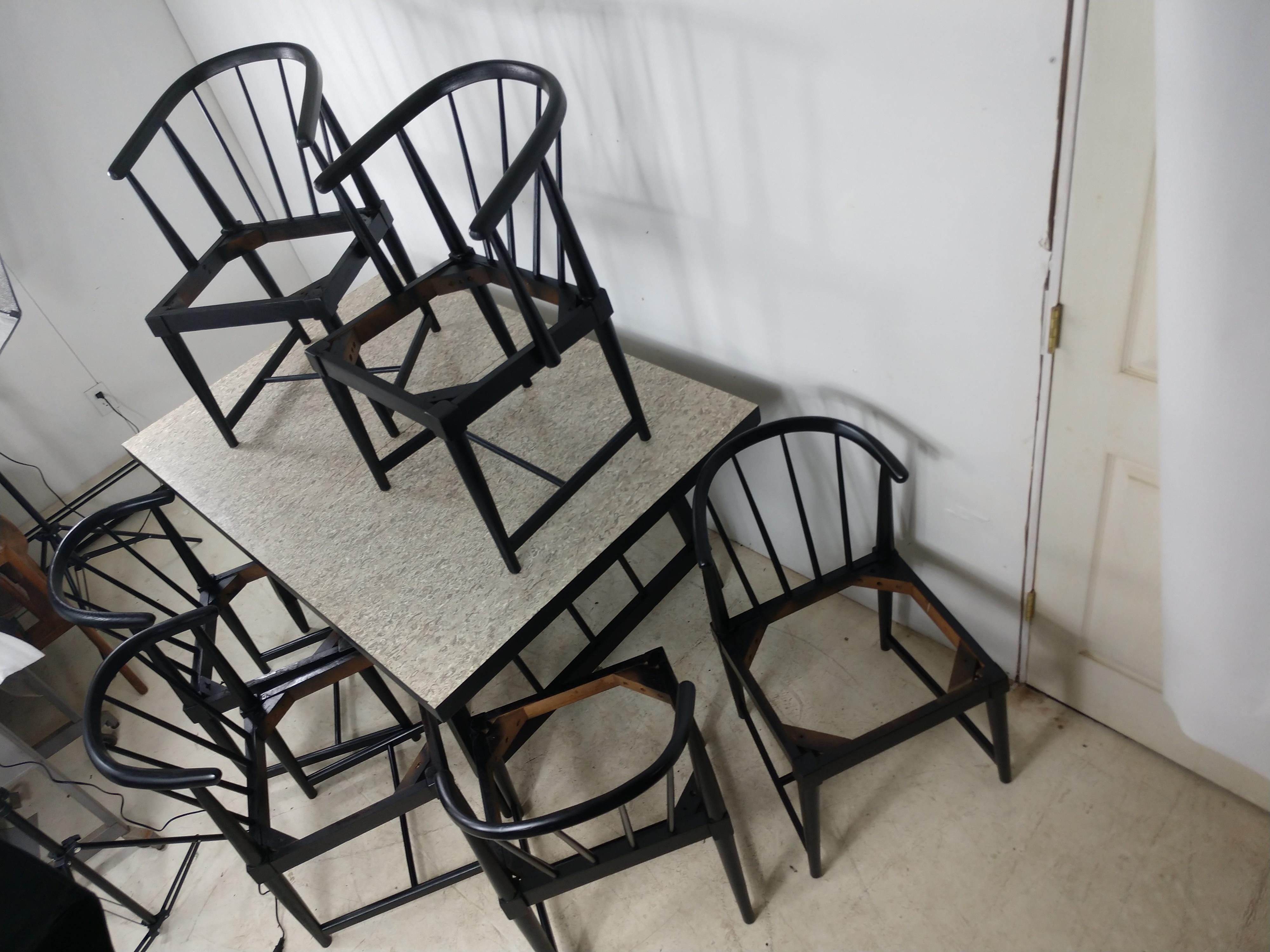 Table de salle à manger moderne du milieu du siècle dernier avec six chaises et trois feuilles de Mengel en vente 2