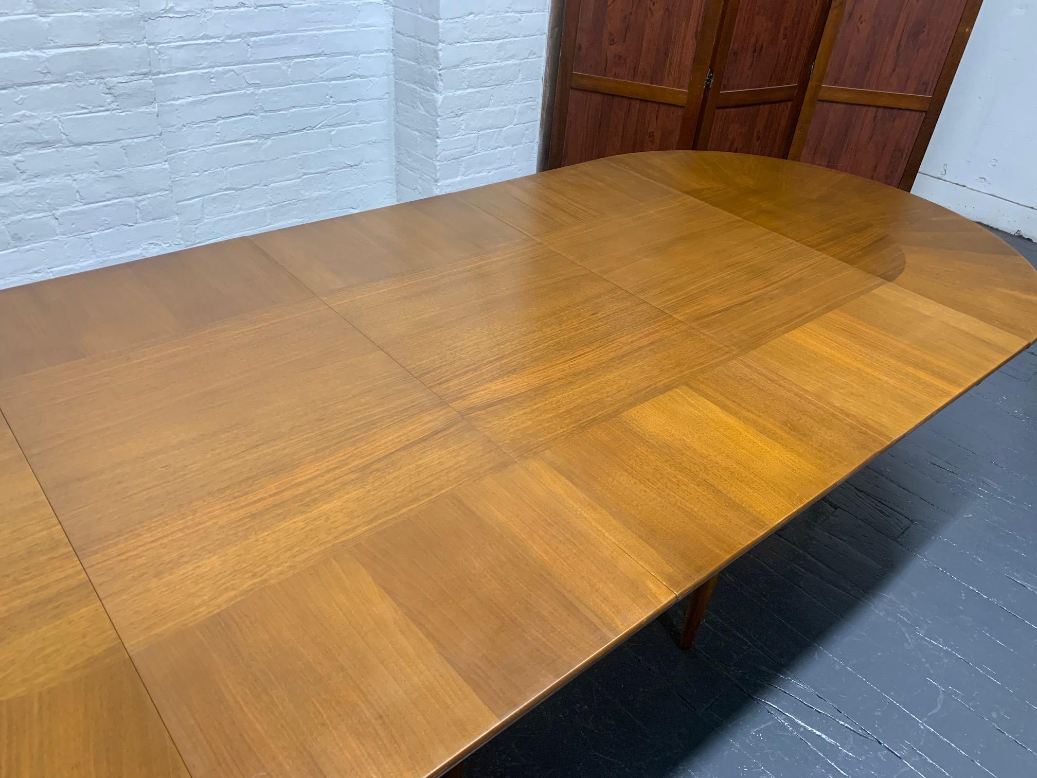 Mid-Century Modern Dining Table with Three Extension Leaves 1