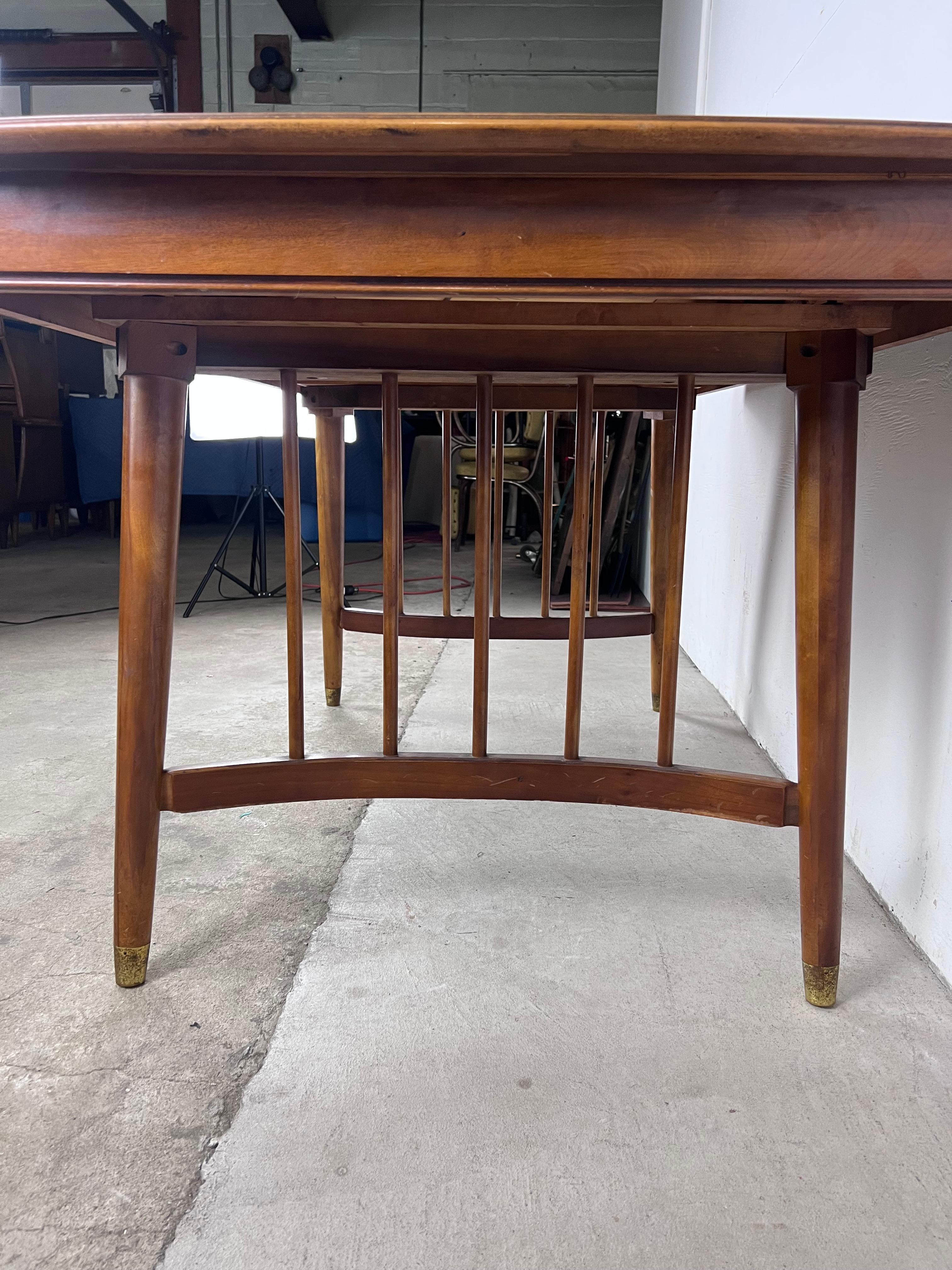 Mid Century Modern Dining Table with Unique Base In Good Condition For Sale In Freehold, NJ