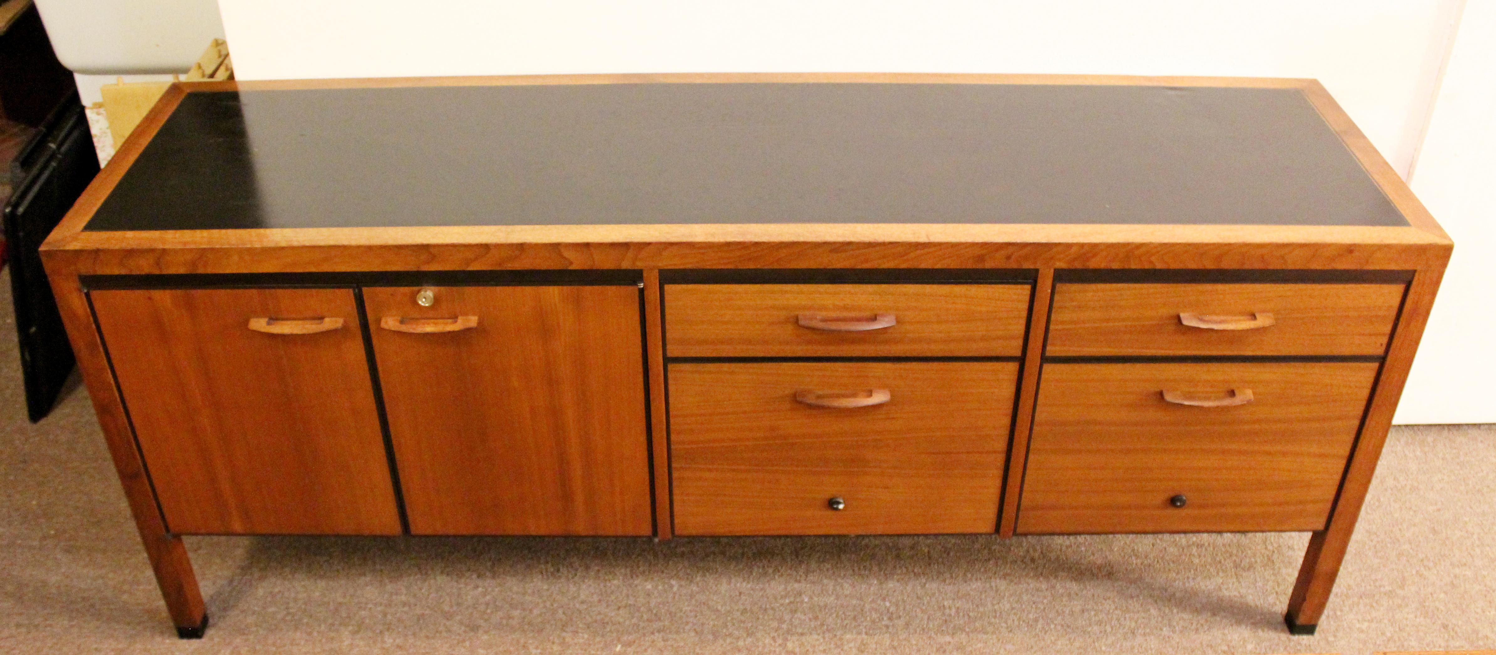 American Mid-Century Modern Directional 4 Drawer Executive Credenza, 1960s