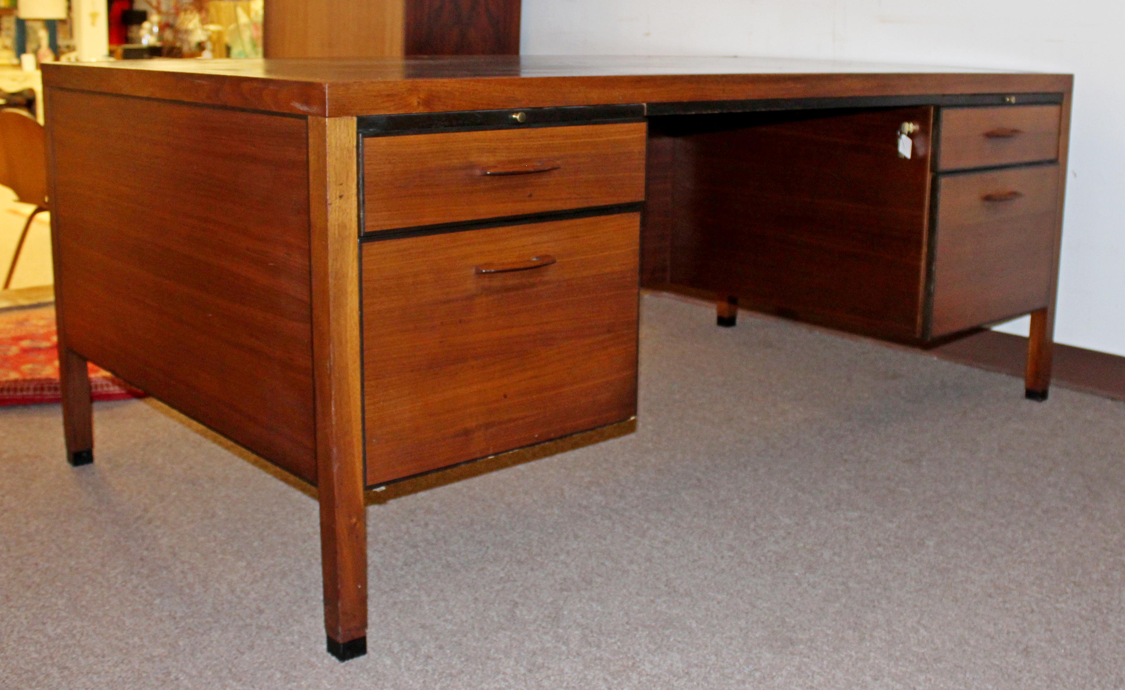 Wood Mid-Century Modern Directional Leather Topped Executive Desk & Credenza, 1960s
