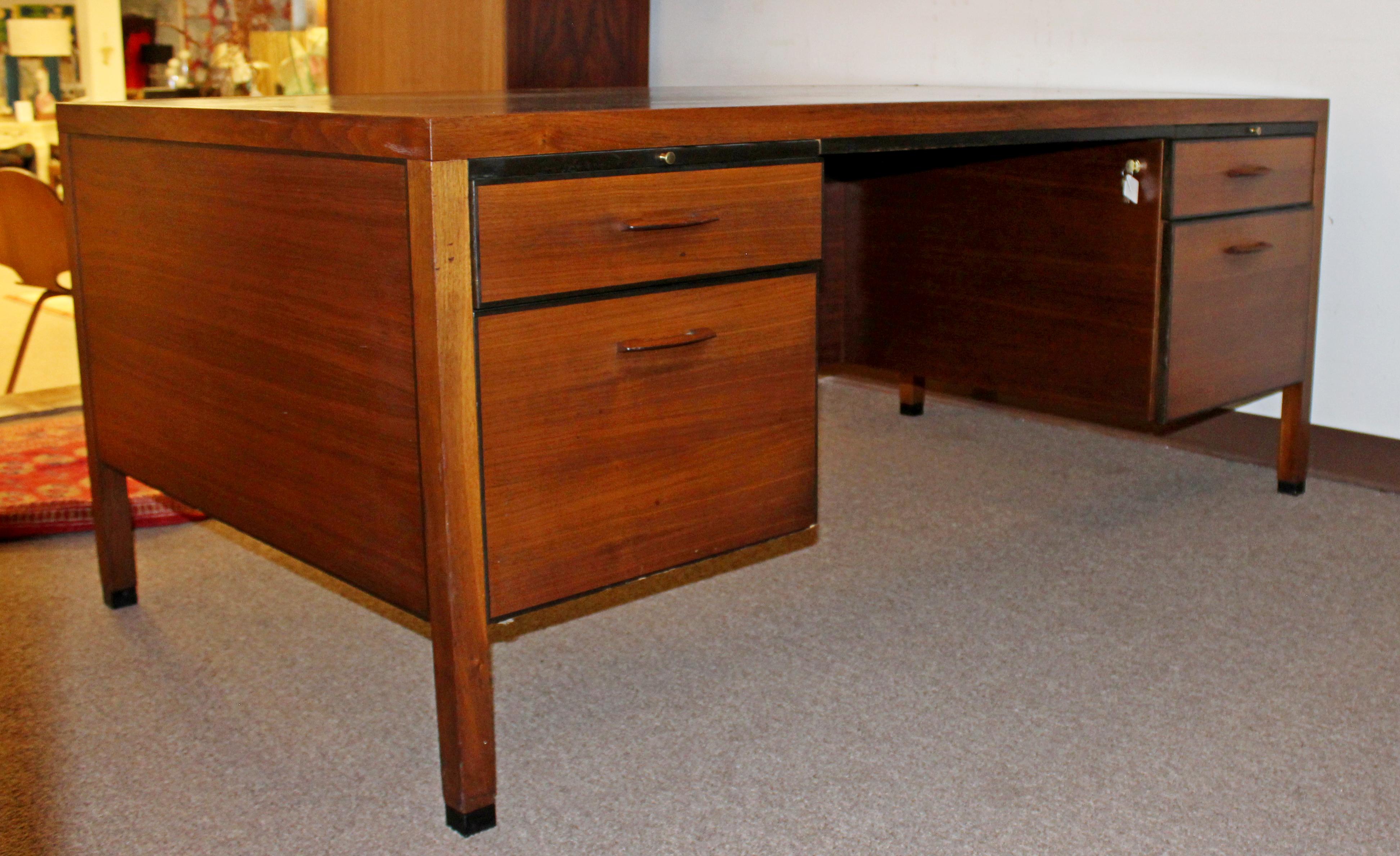 Mid-Century Modern Directional Leather Topped Executive Desk & Credenza, 1960s 1