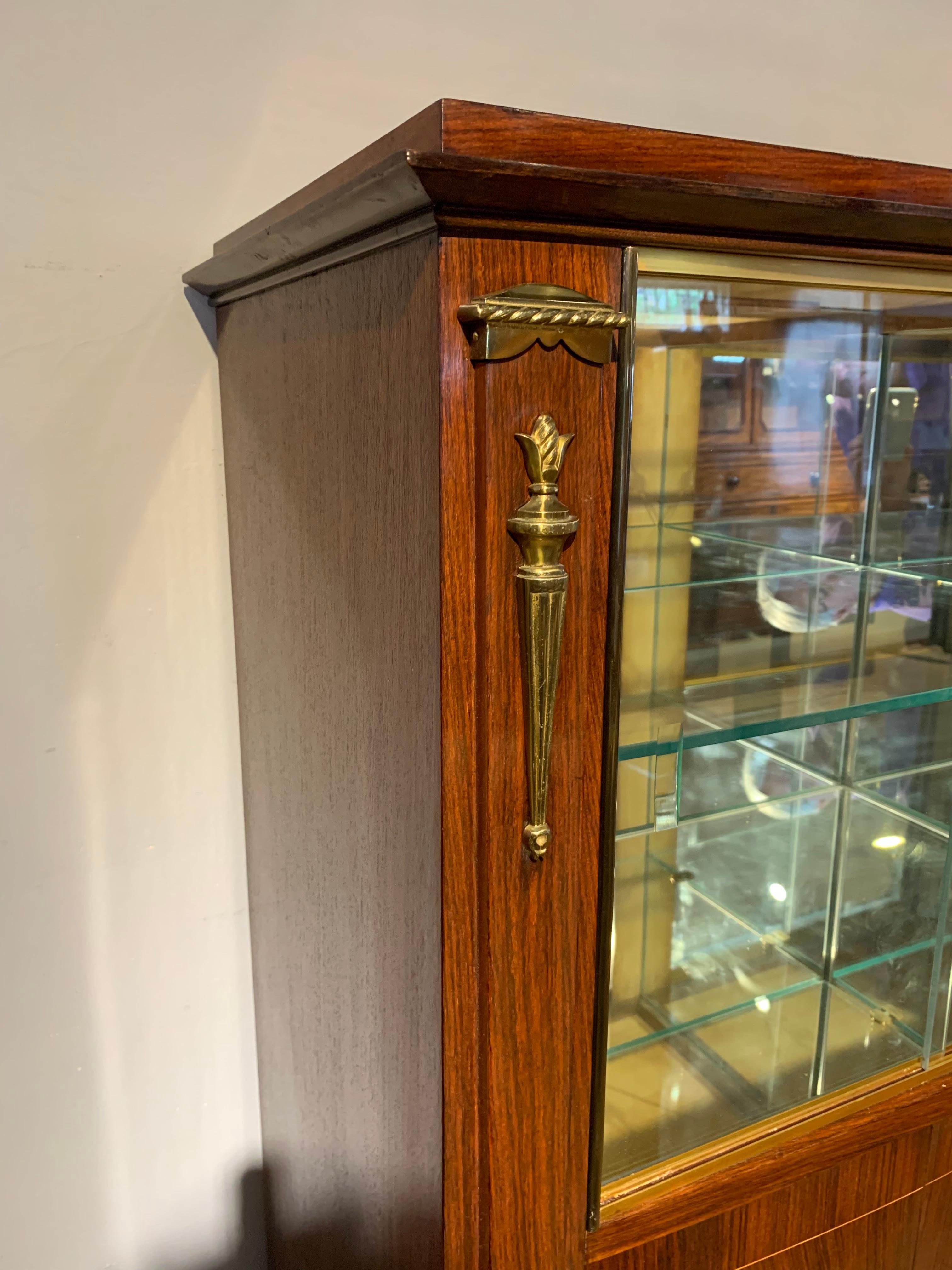 Great midcentury display cabinet, dating to circa 1960s 

With original fixtures and working lock and key 


Measures: Height 49 inches
Width 28.5 inches 
Depth 17 inches.
 