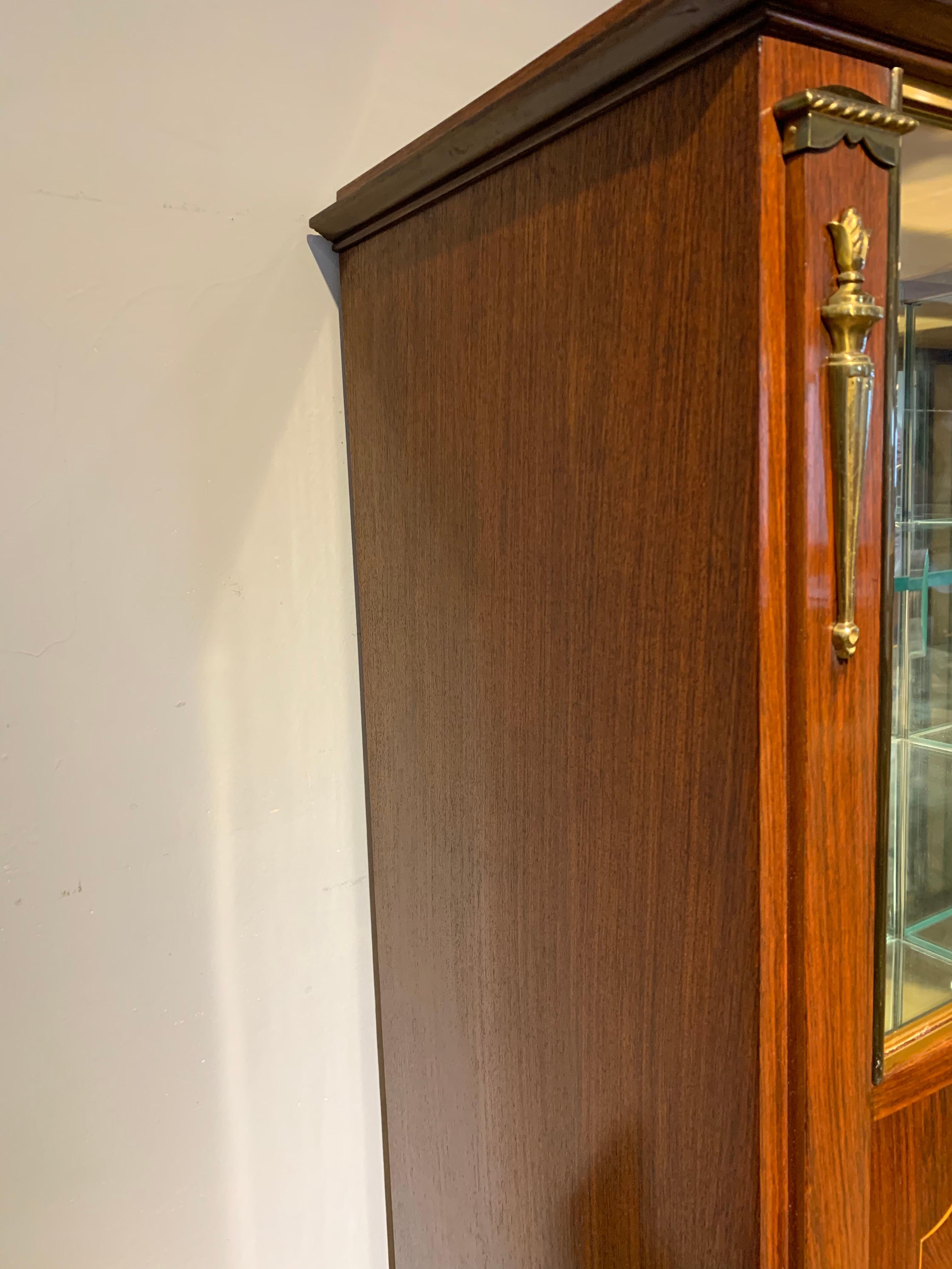 Mid-Century Modern Display Cabinet In Good Condition For Sale In Honiton, Devon