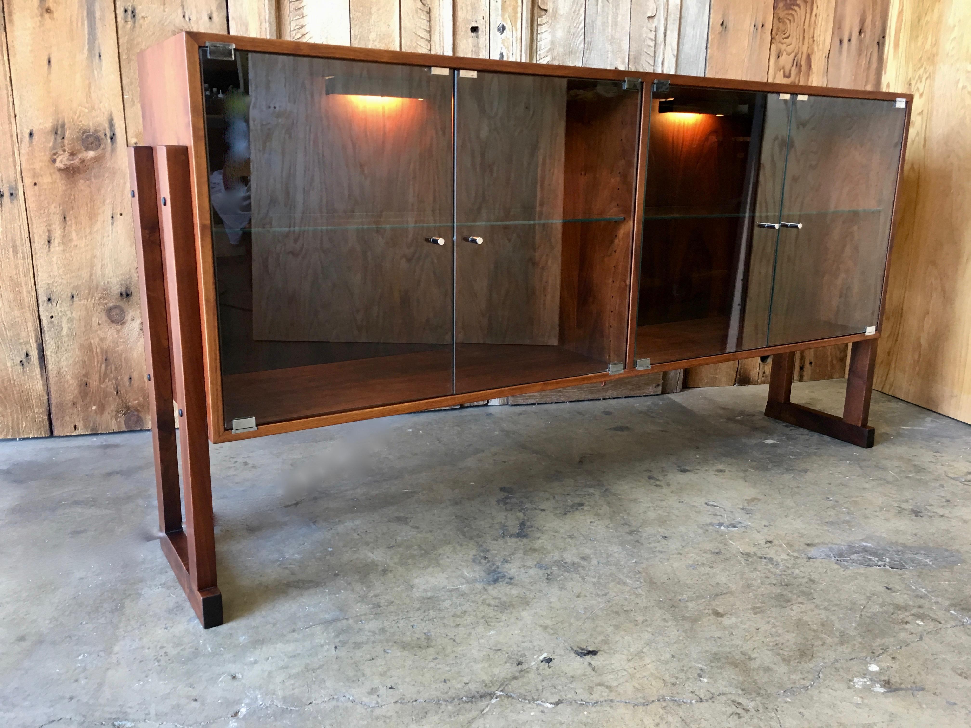 Mid-Century Modern Display Cabinet 3
