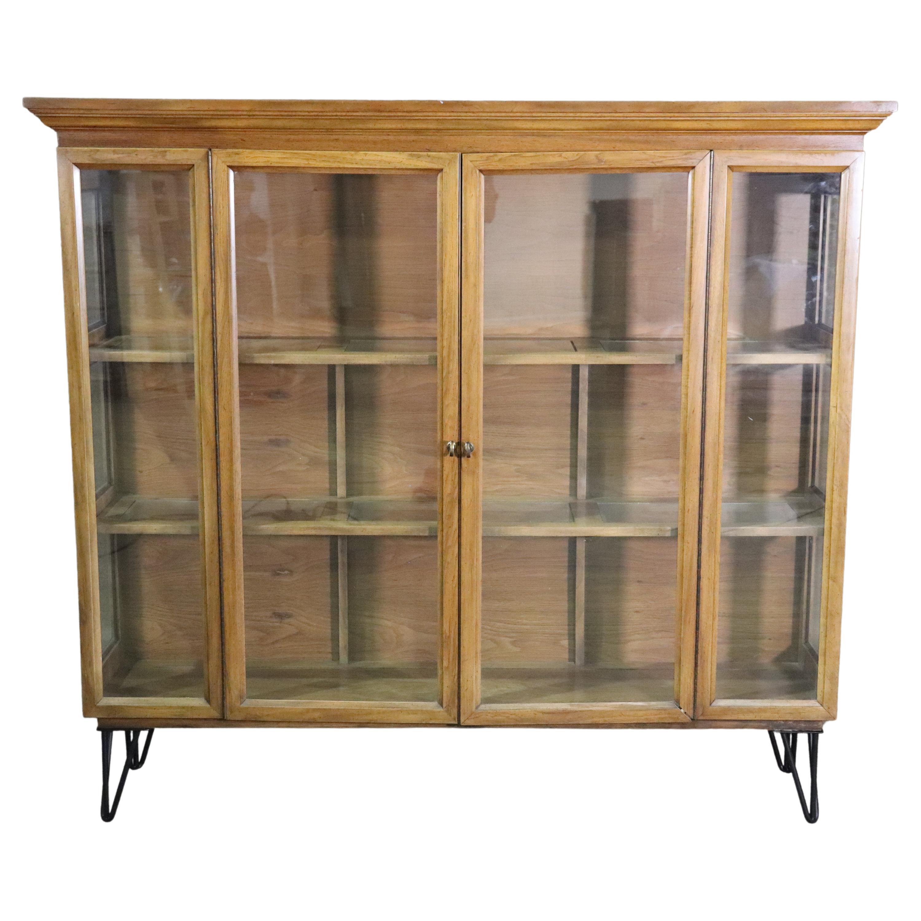 Mid-Century Modern Display Cabinet For Sale