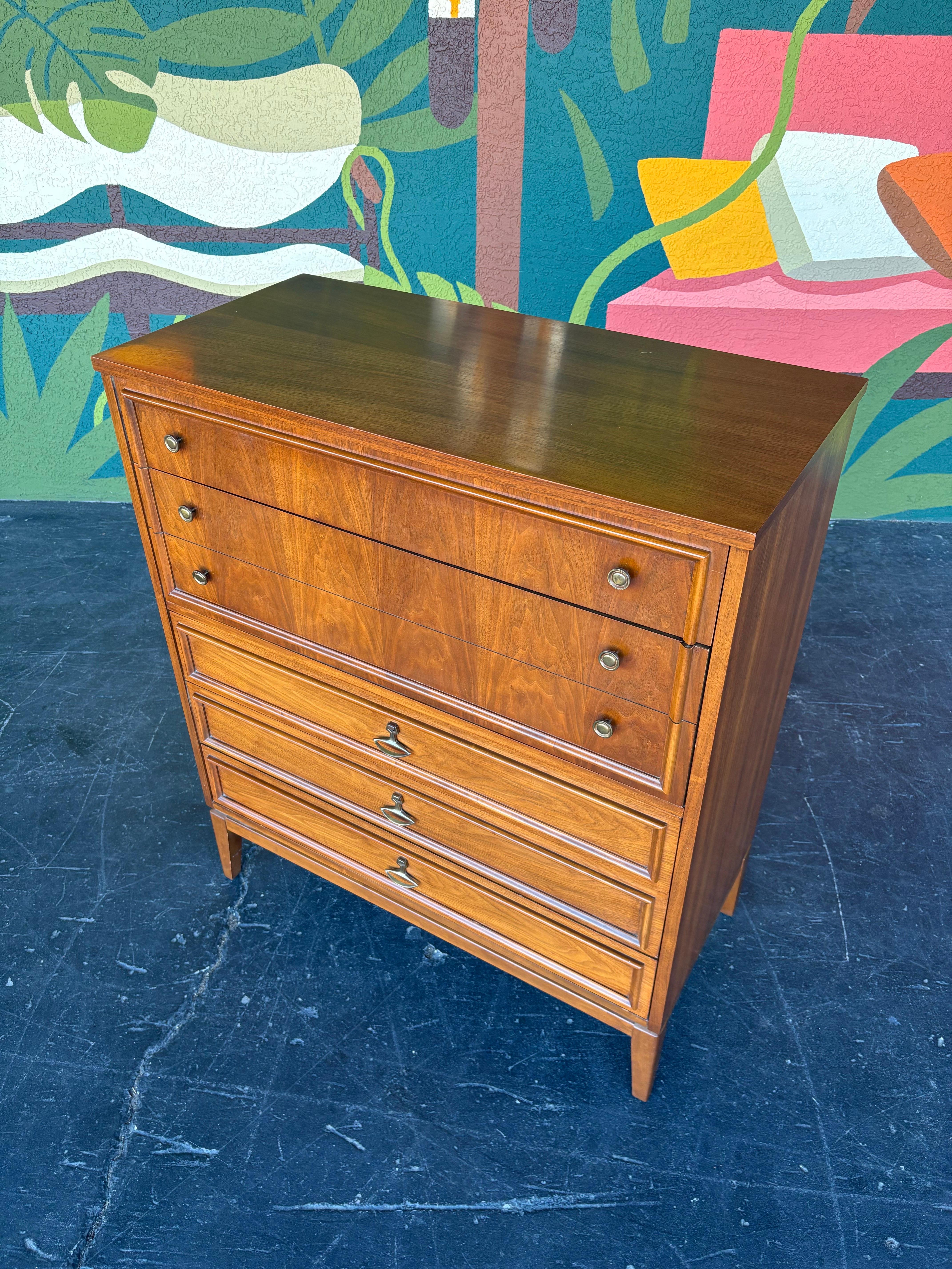 Mid Century Modern Dixie Walnut Tallboy Dresser In Good Condition In Lutz, FL