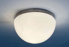 Lampada da incasso a cupola moderna di metà secolo proveniente dalla Finlandia nello stile di Paavo Tynell