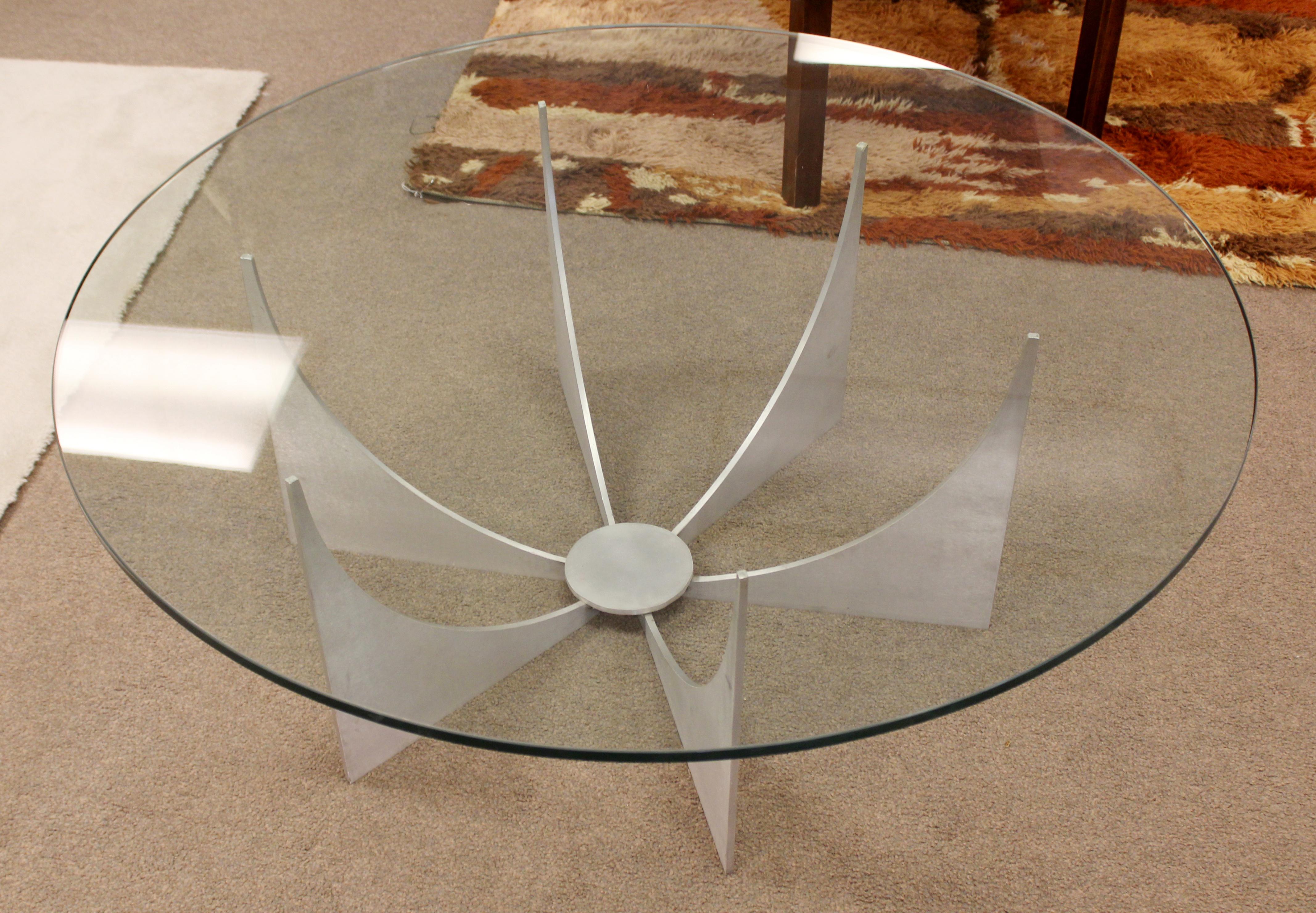 Mid-Century Modern Donald Drumm Glass Brushed Aluminum Round Coffee Table, 1970s In Good Condition In Keego Harbor, MI