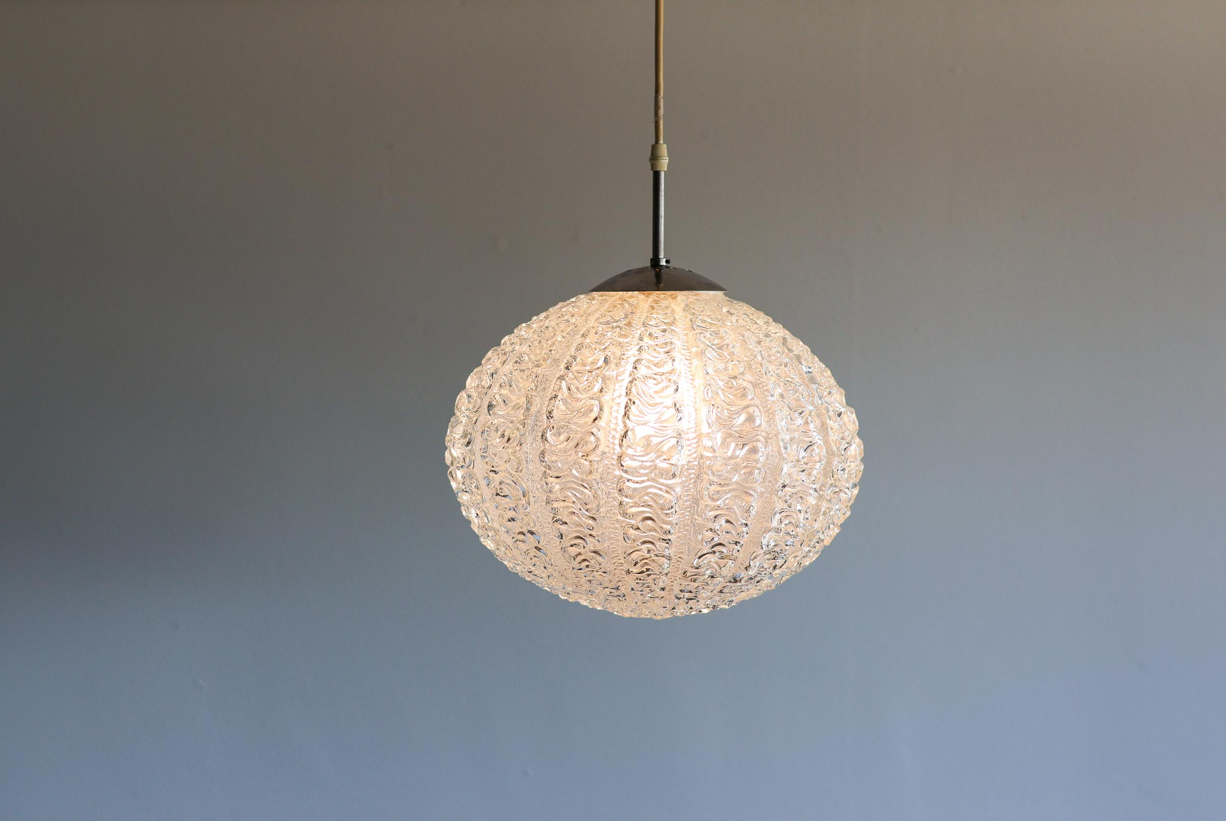 Colgante Doria Globo de Cristal Moderno de Mitad de Siglo Alemán en venta