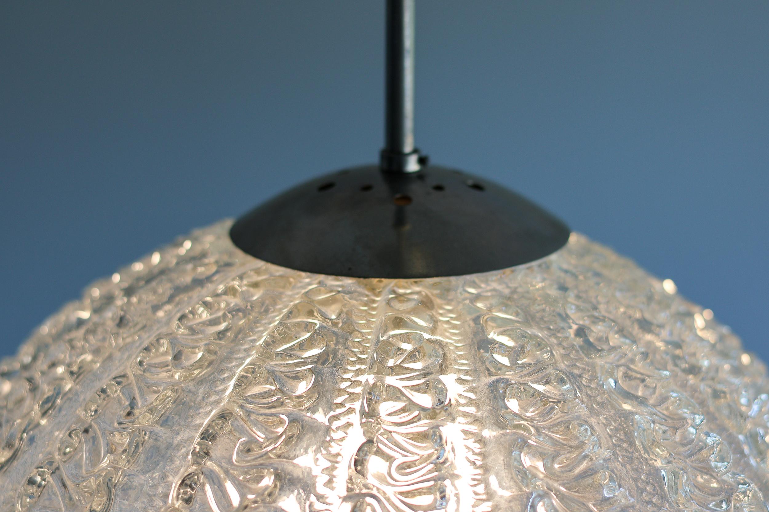 Colgante Doria Globo de Cristal Moderno de Mitad de Siglo en Bueno estado para la venta en Dronten, NL