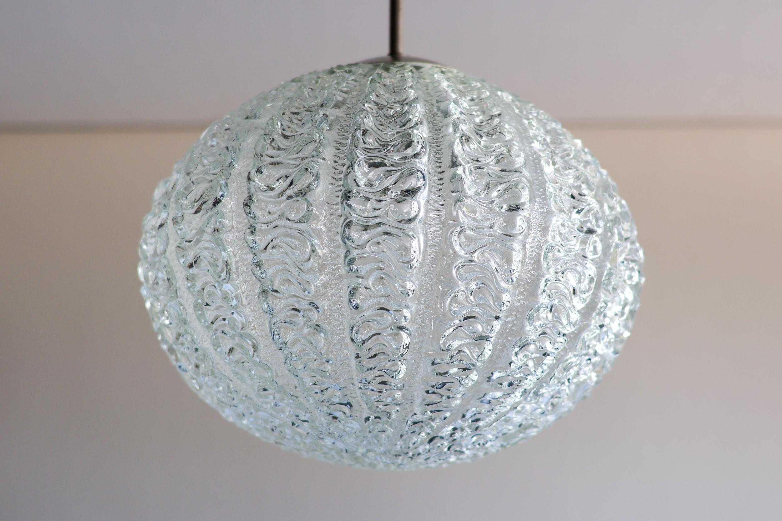 Colgante Doria Globo de Cristal Moderno de Mitad de Siglo en venta 2