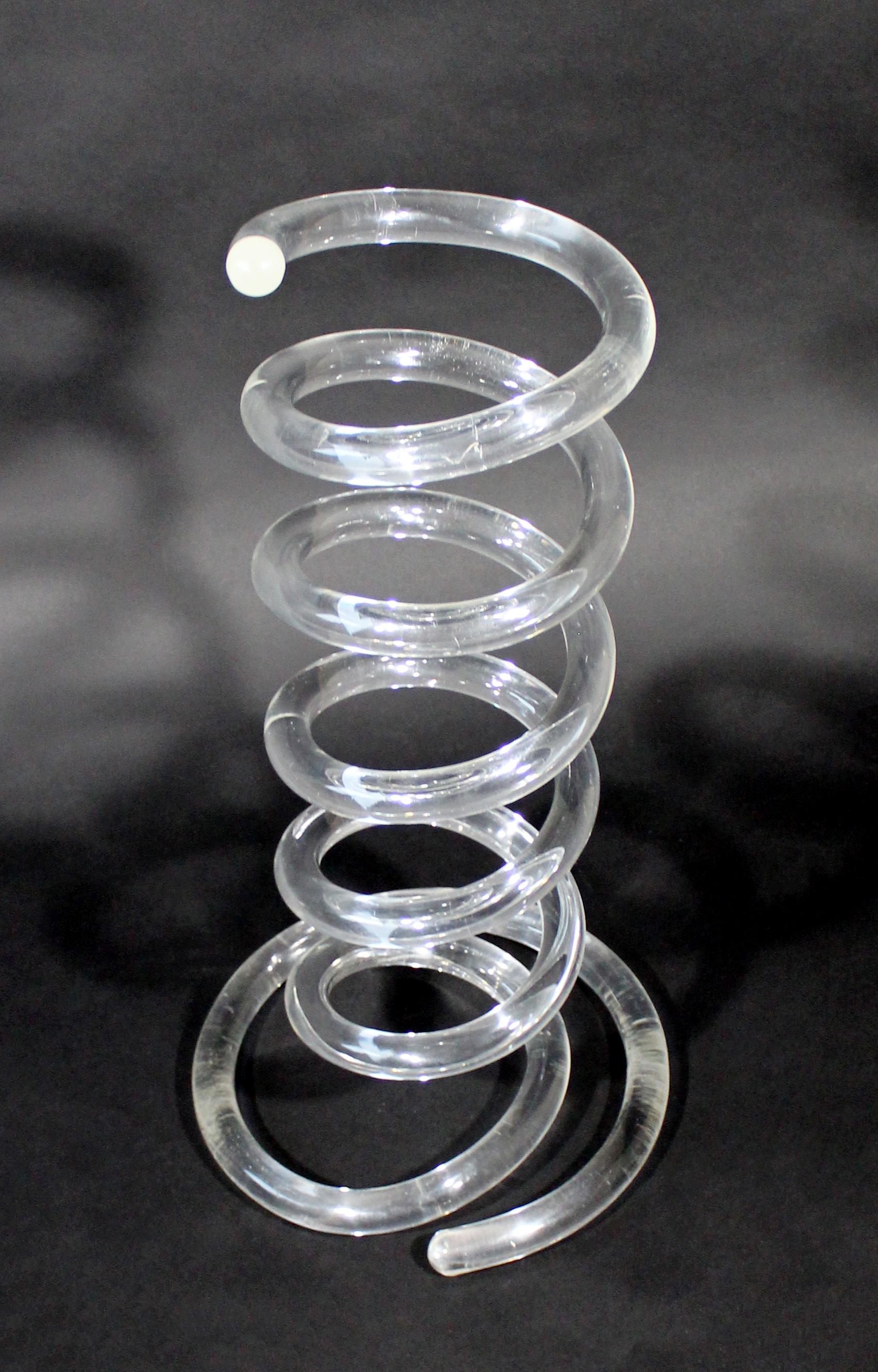 A phenomenal, Lucite, spiral umbrella holder or stand, by Dorothy Thorpe, circa 1970s. In excellent condition. The dimensions are 11