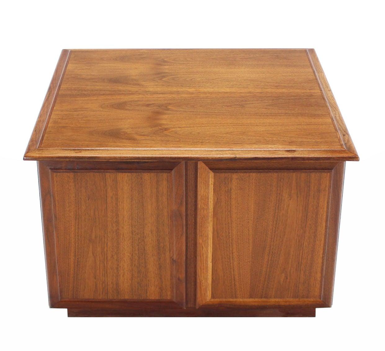 Mid-Century Modern Mid Century Modern Double Door Cabinet Cube Shape Walnut End Side Lamp Table  For Sale