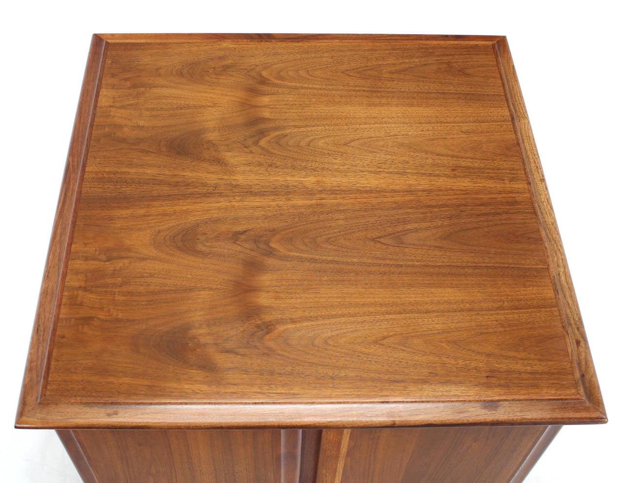 American Mid Century Modern Double Door Cabinet Cube Shape Walnut End Side Lamp Table  For Sale
