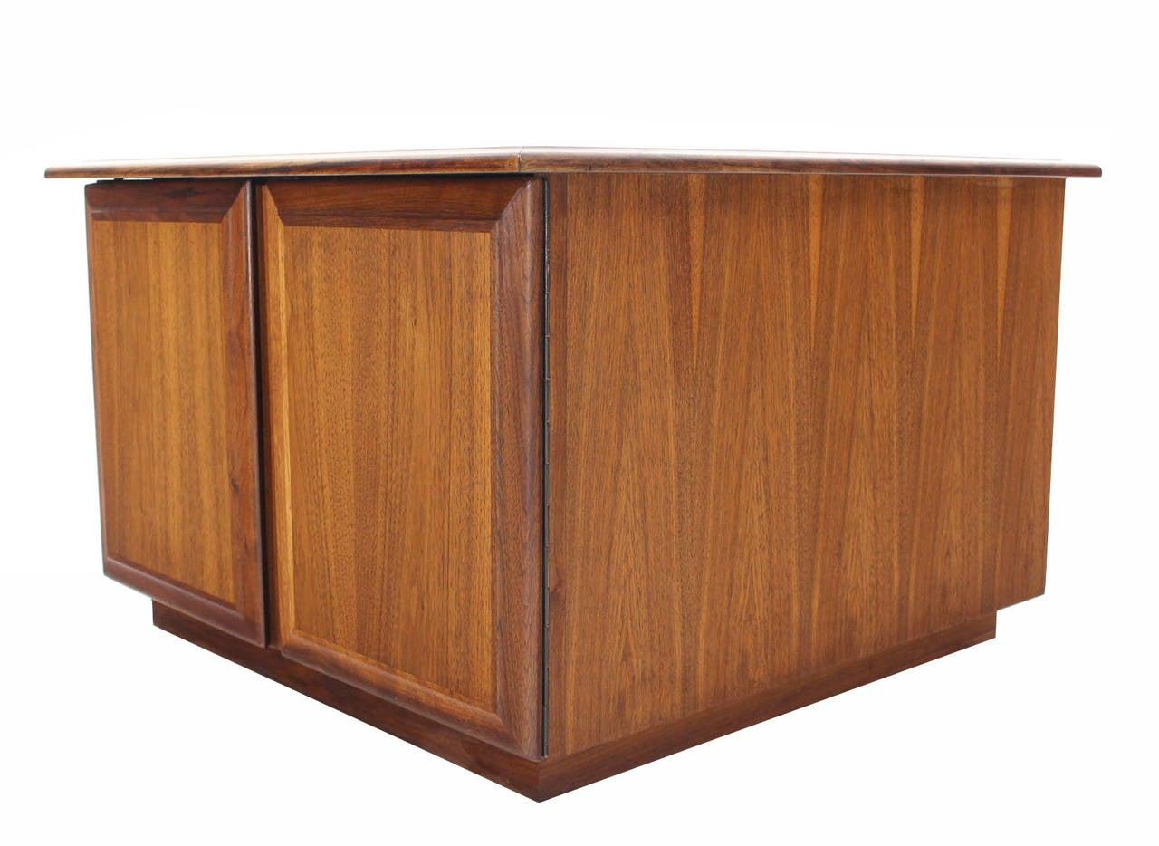 Lacquered Mid Century Modern Double Door Cabinet Cube Shape Walnut End Side Lamp Table  For Sale
