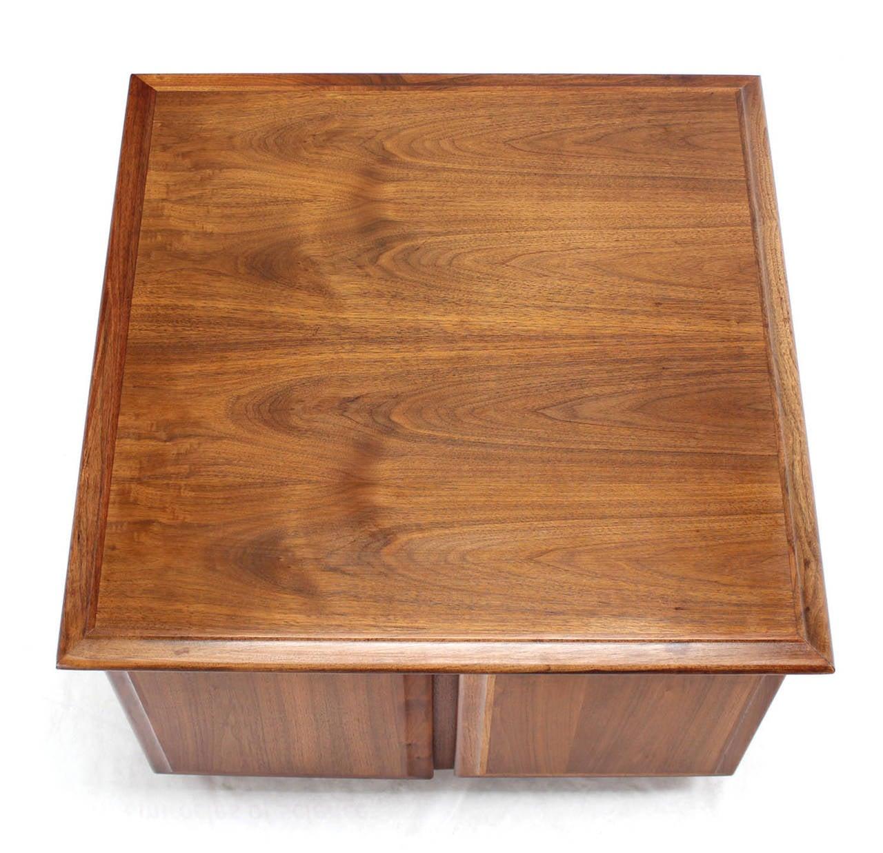 Mid Century Modern Double Door Cabinet Cube Shape Walnut End Side Lamp Table  For Sale 2