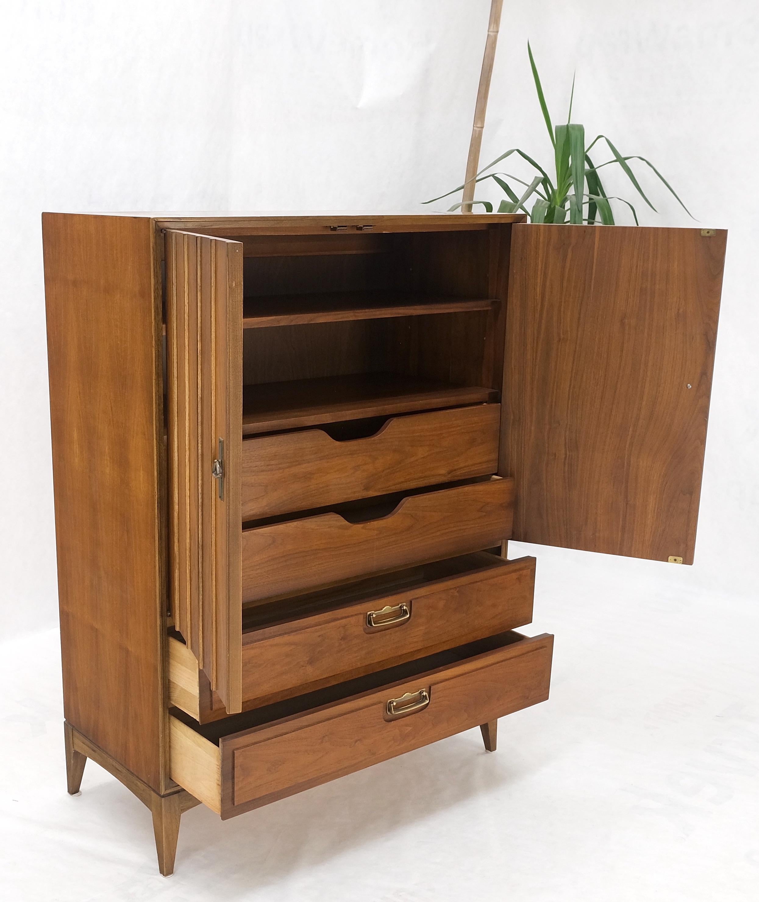 Mid-Century Modern Double Door Compartment Walnut Gentleman's Chest Dresser MINT For Sale 10