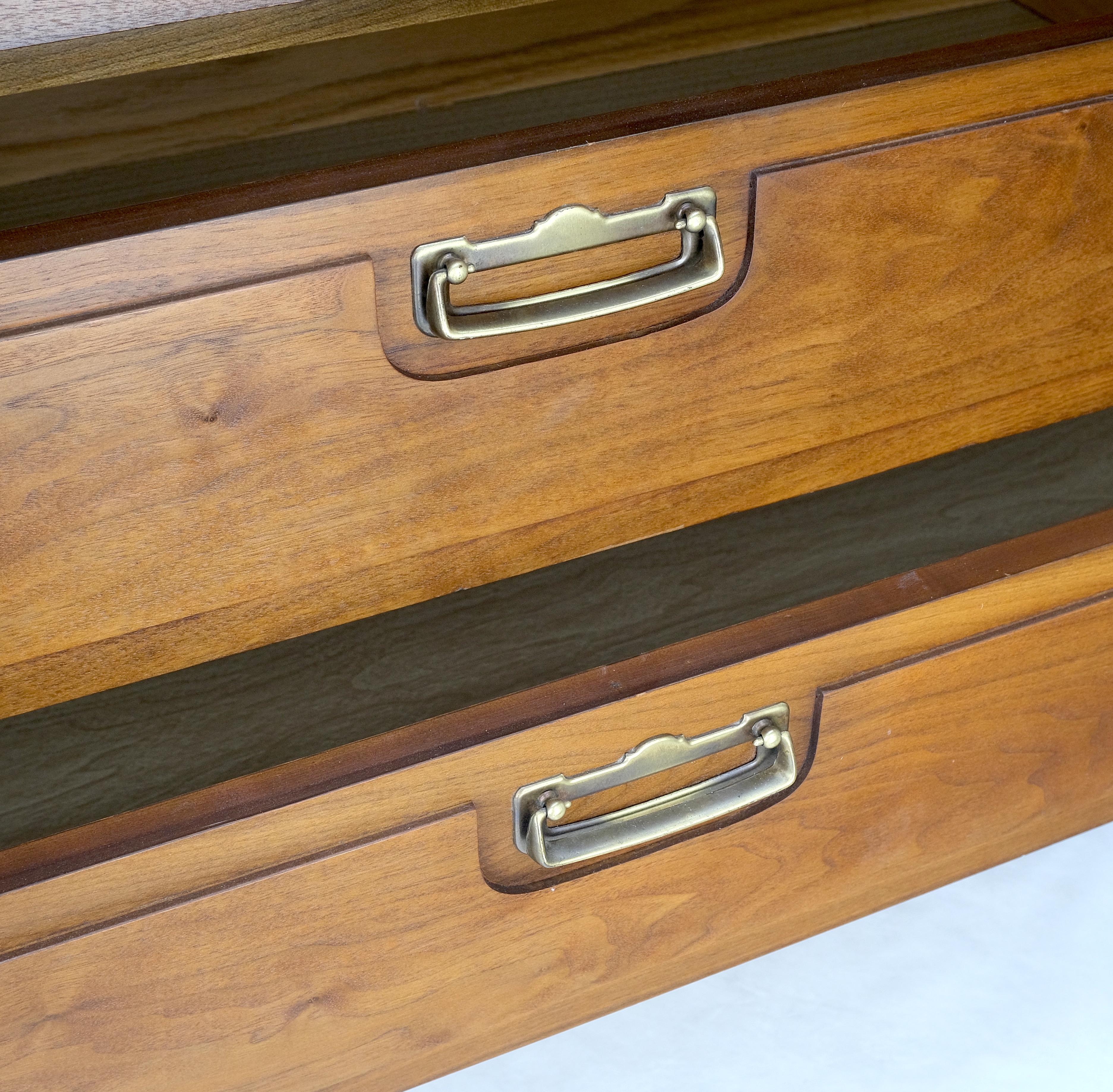 Laqué The Modernity Double Door Compartment Walnut Gentleman's Chest Dresser MINT en vente