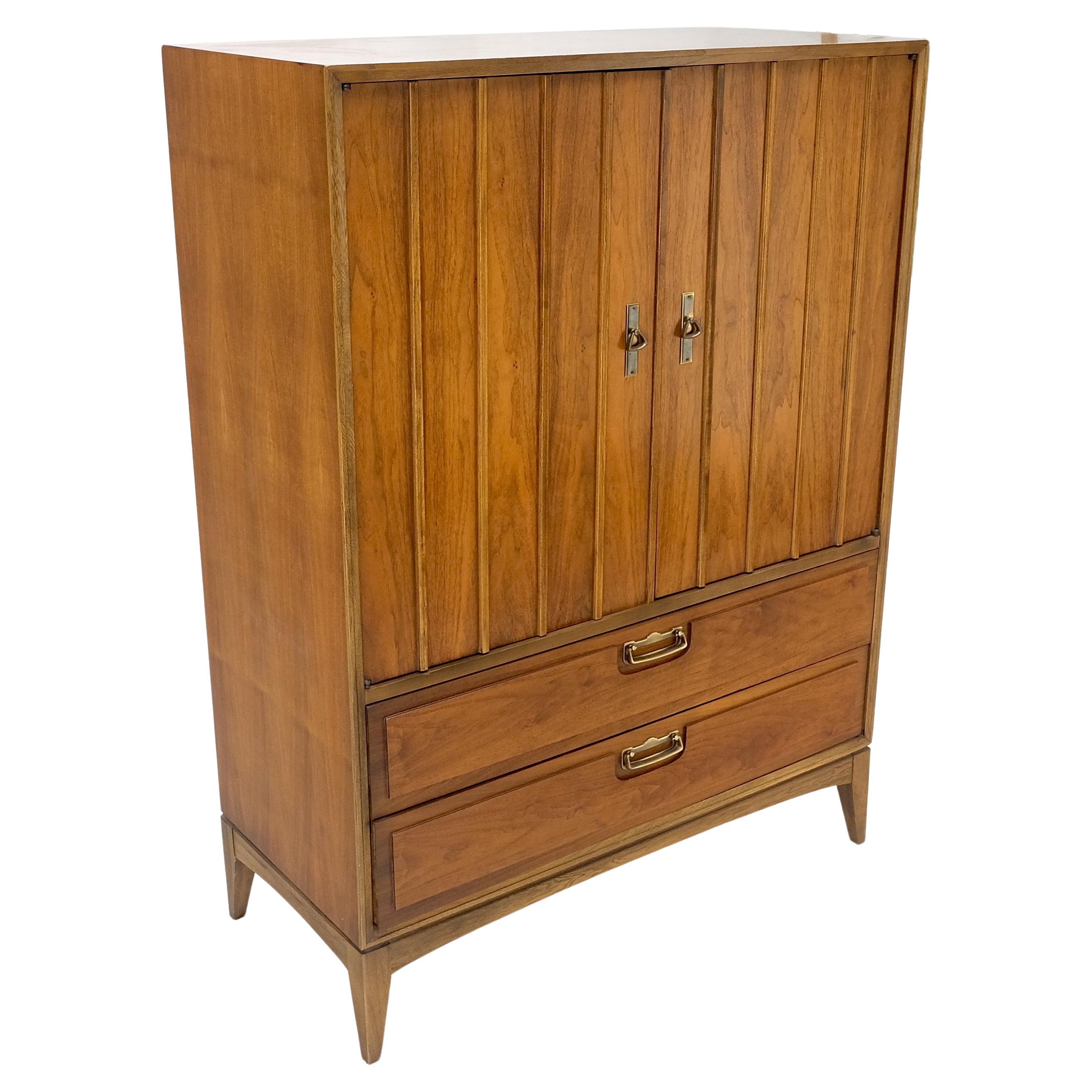 Mid-Century Modern Double Door Compartment Walnut Gentleman's Chest Dresser MINT For Sale